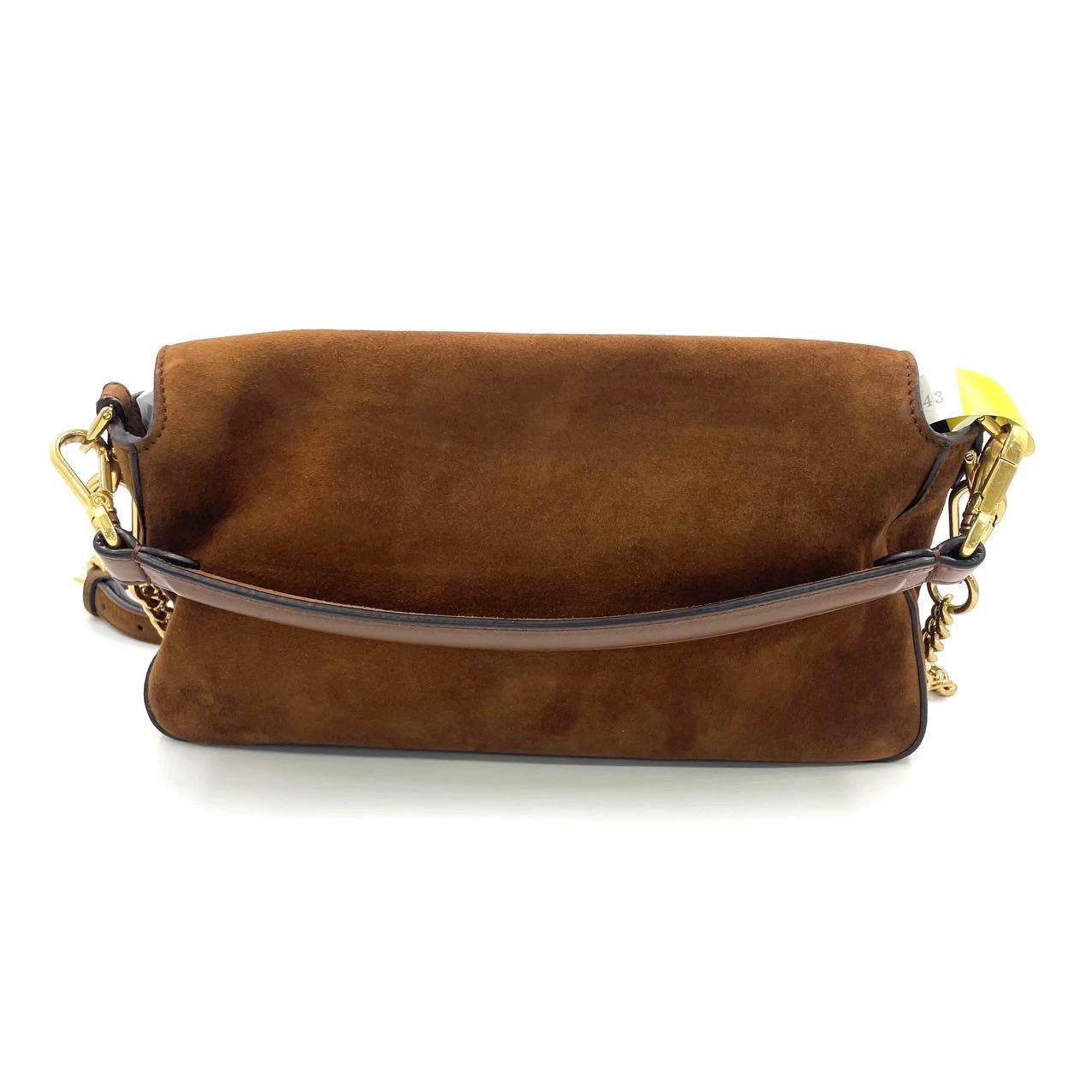 Marron Fendi Baguette Selleria Suede Leather Crossbody Bag Medium Caramel Tan en vente