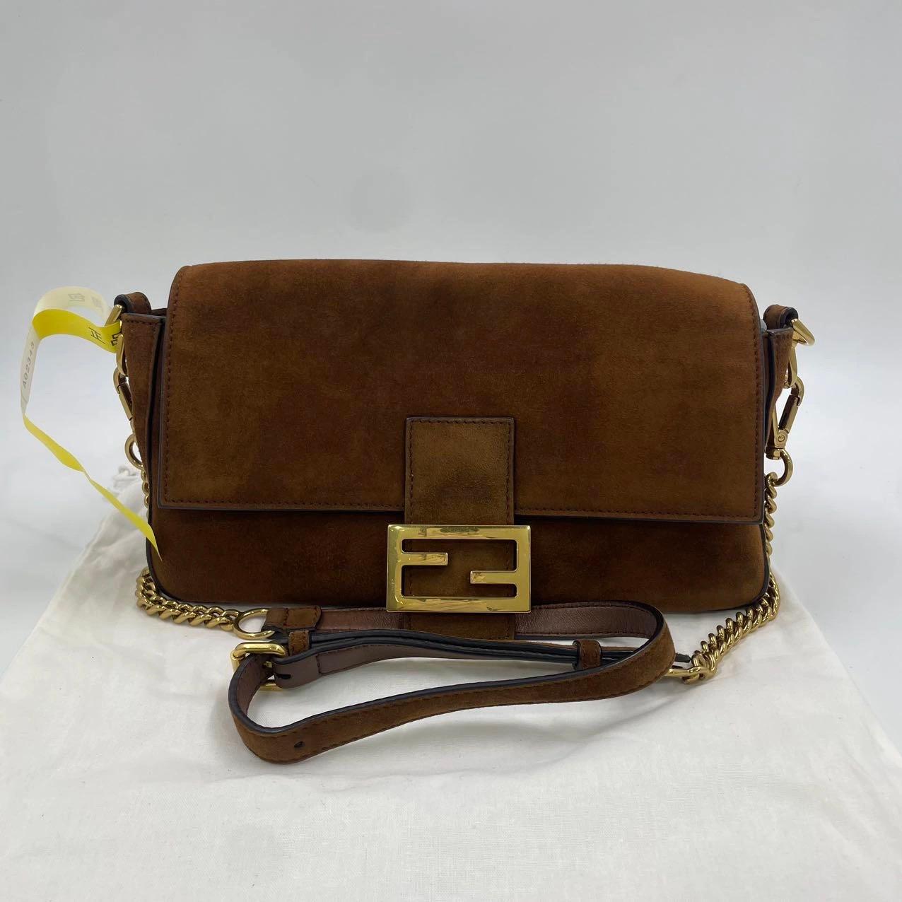 Fendi Baguette Selleria Suede Leather Crossbody Bag Medium Caramel Tan Pour femmes en vente