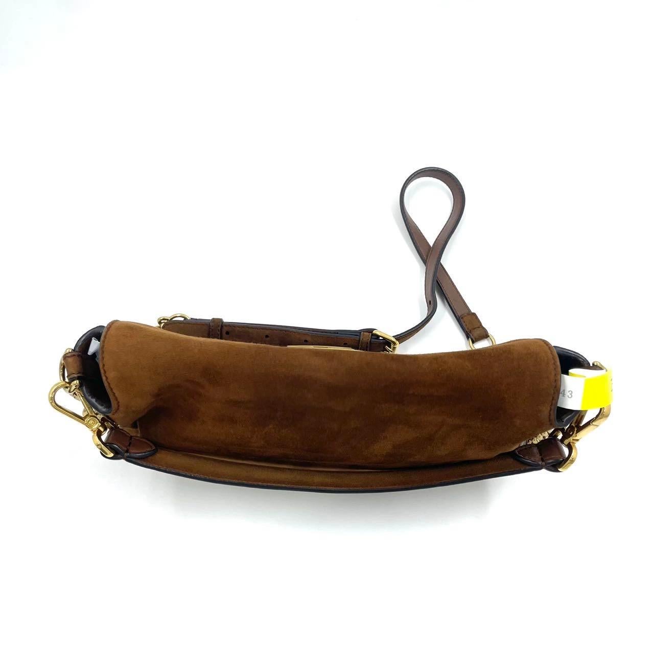 Fendi Baguette Selleria Suede Leather Crossbody Bag Medium Caramel Tan en vente 2