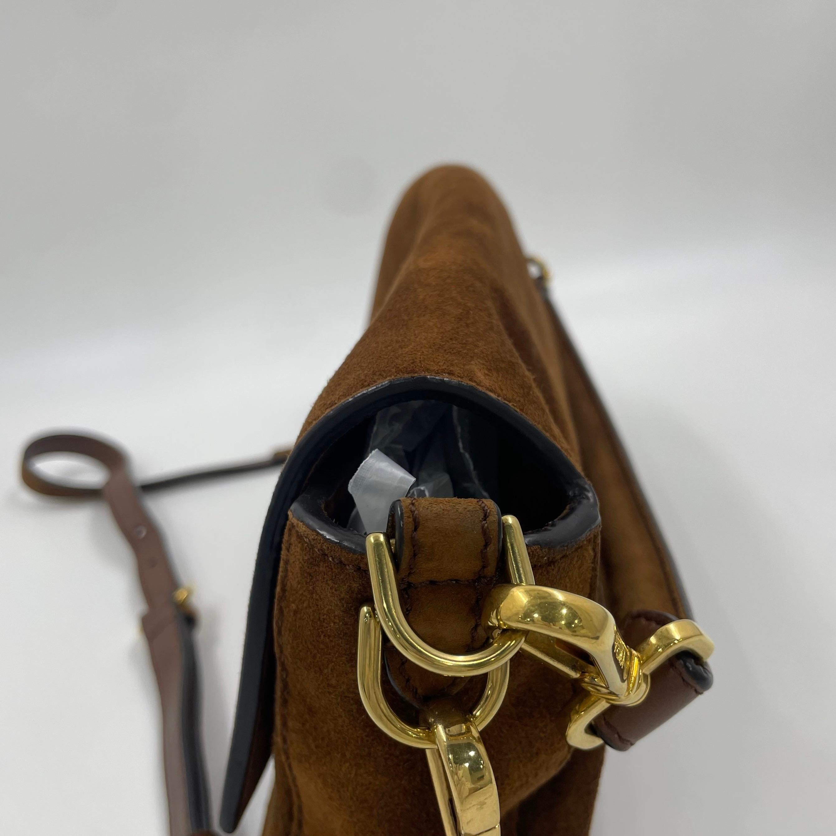 Fendi Baguette Selleria Suede Leather Crossbody Bag Medium Caramel Tan en vente 3