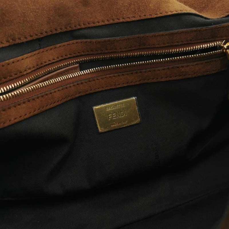 Fendi Baguette Selleria Bolso Crossbody de Piel de Ante Marrón Caramelo Mediano 5
