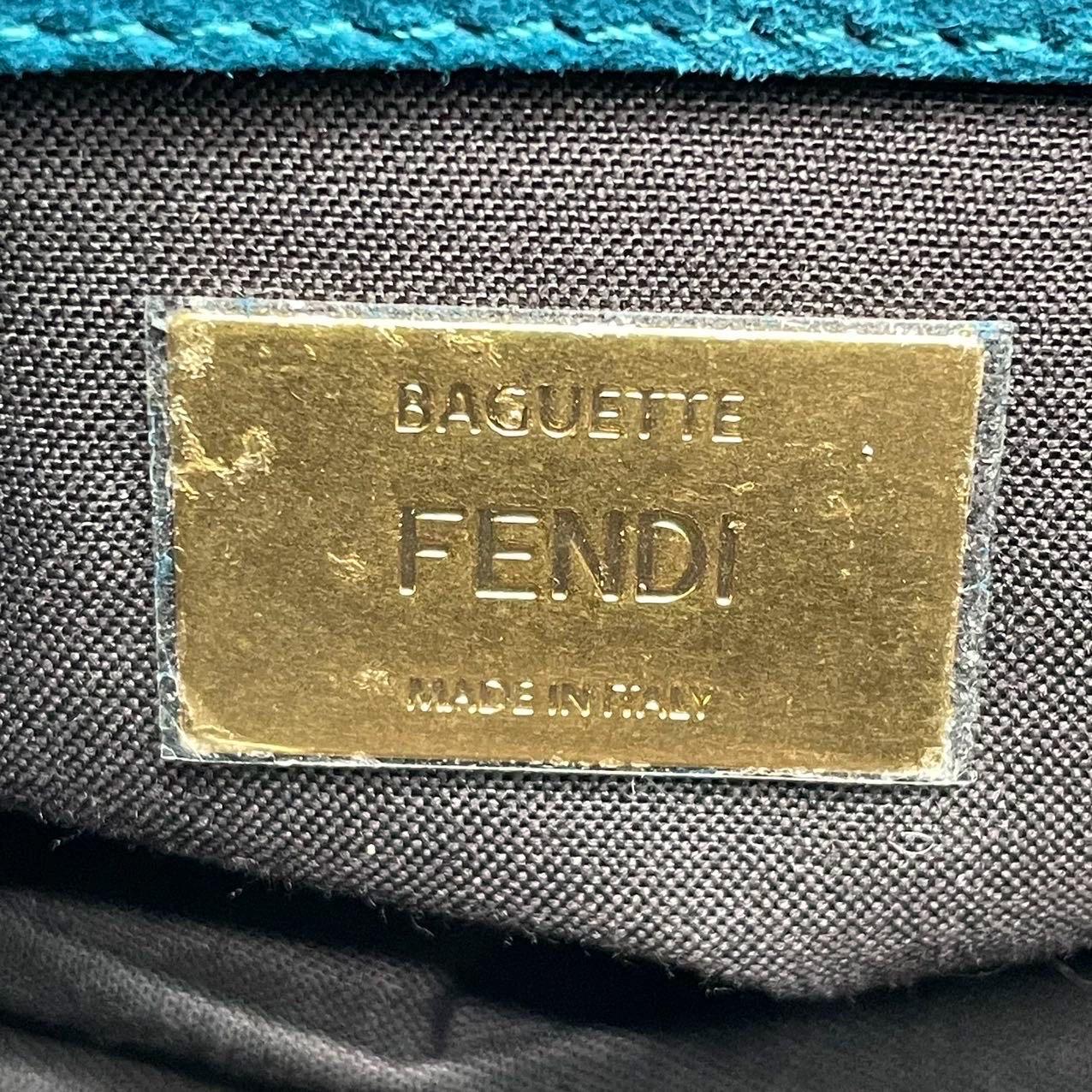 Fendi Baguette Selleria Wildleder Crossbody Tasche Medium Teal Blau im Angebot 6