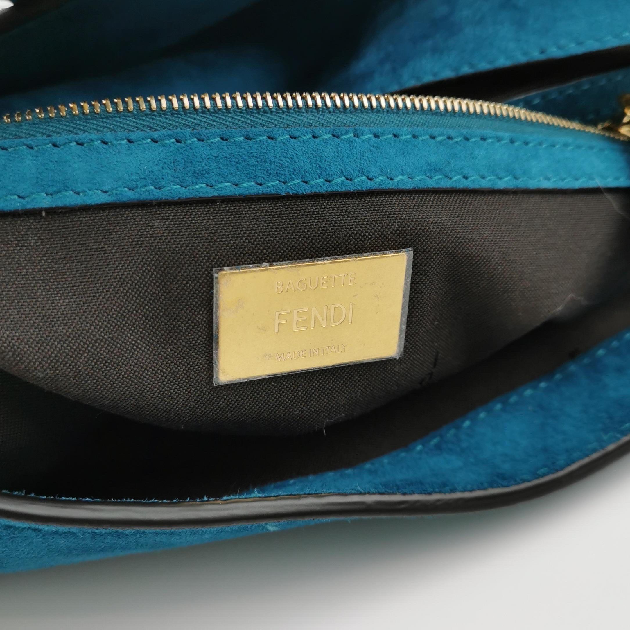 Fendi Baguette Selleria Sac à bandoulière en cuir daim Moyen Bleu sarcelle en vente 6