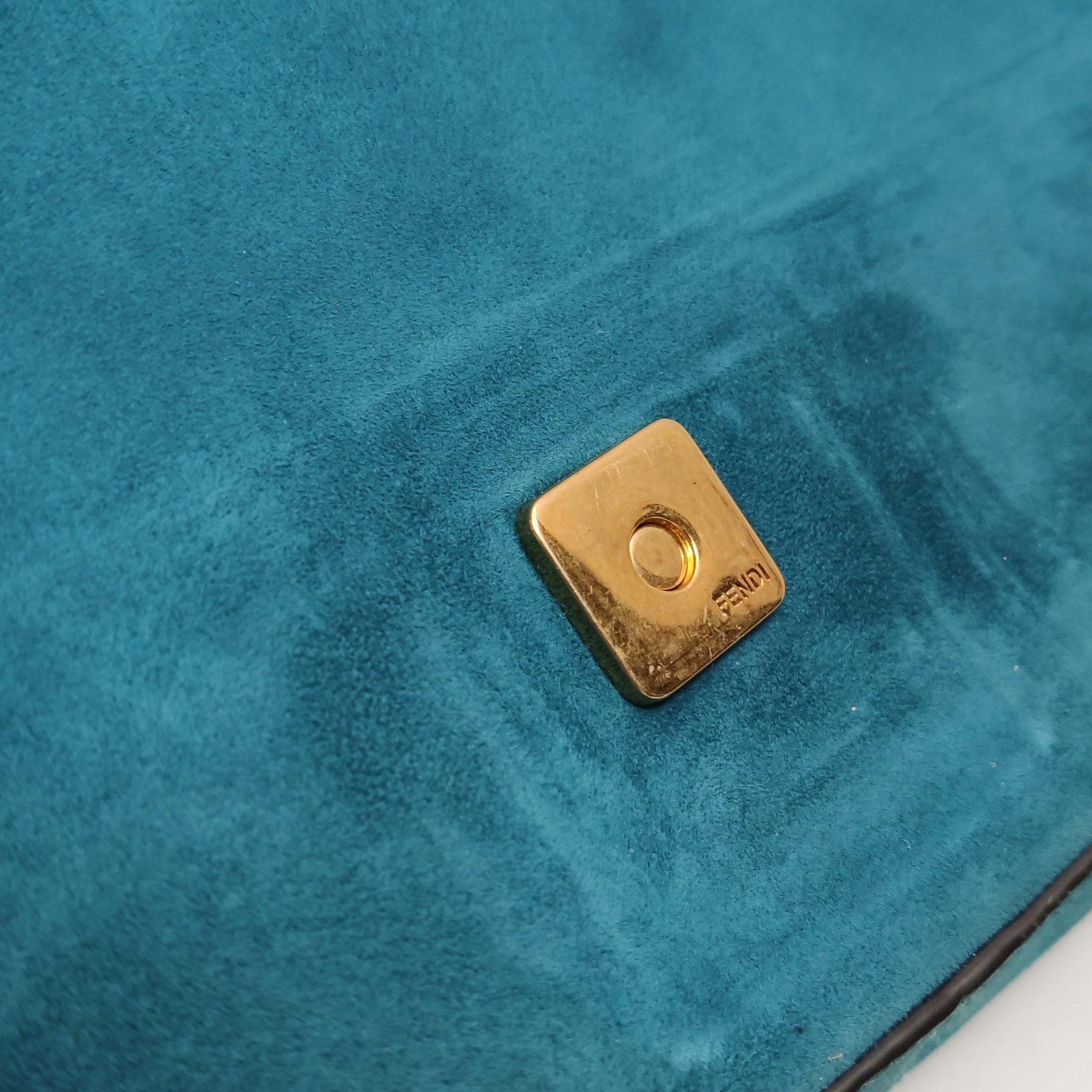 Fendi Baguette Selleria Sac à bandoulière en cuir daim Moyen Bleu sarcelle en vente 8