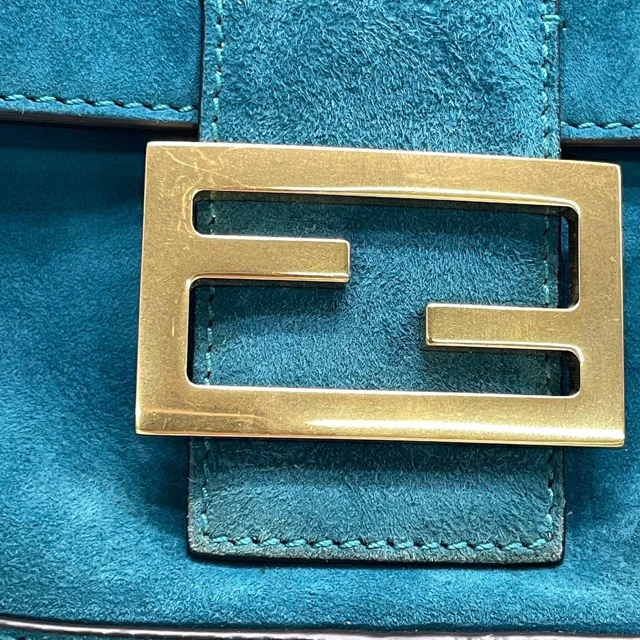 Fendi Baguette Selleria Wildleder Crossbody Tasche Medium Teal Blau im Angebot 10