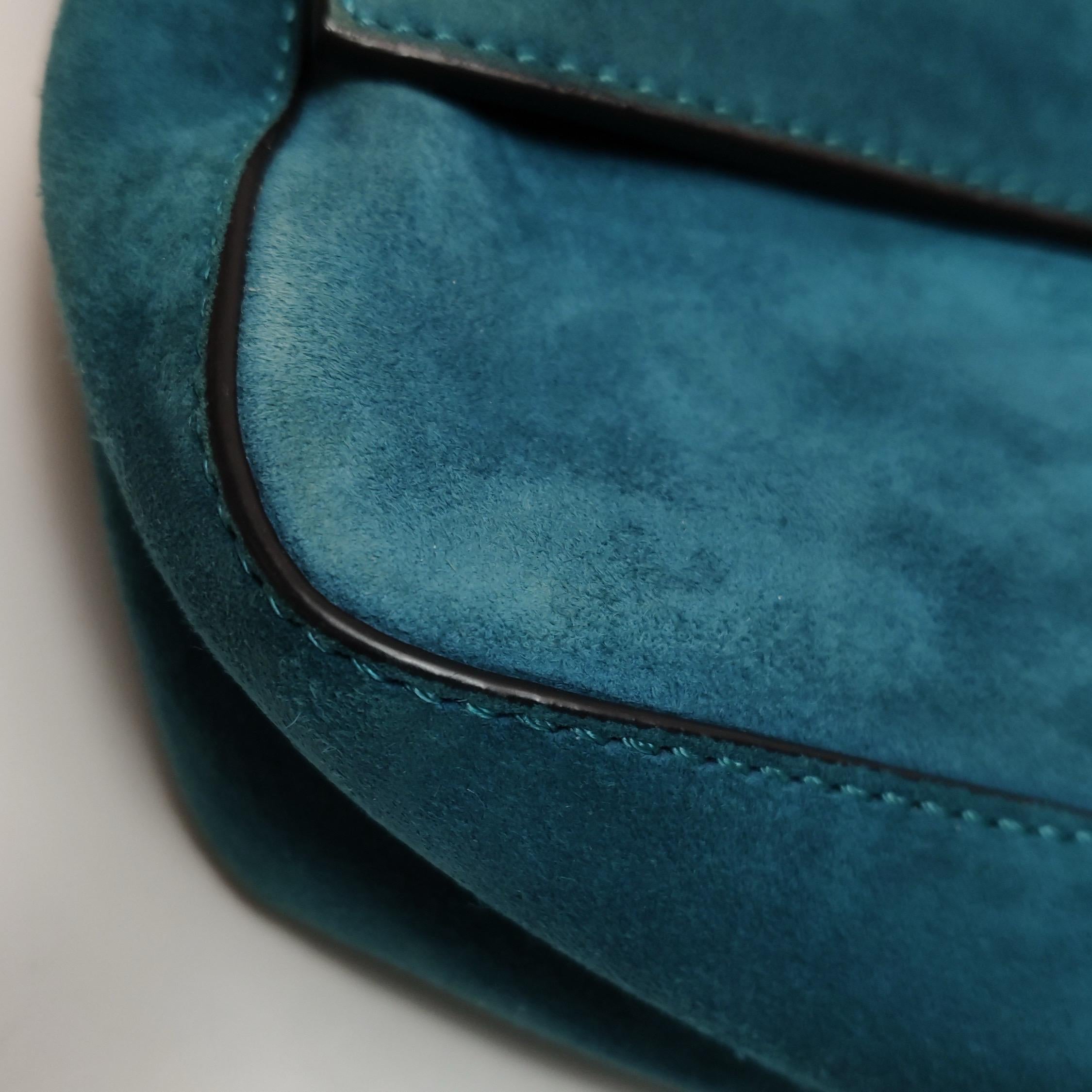 Fendi Baguette Selleria Sac à bandoulière en cuir daim Moyen Bleu sarcelle en vente 12