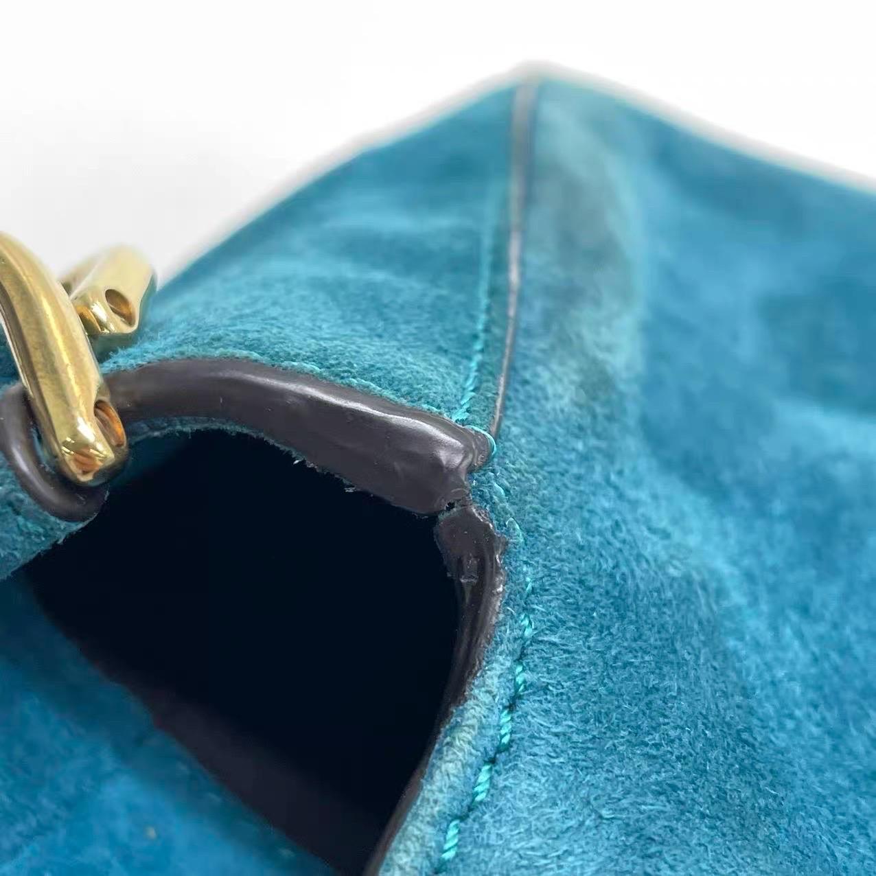 Fendi Baguette Selleria Wildleder Crossbody Tasche Medium Teal Blau im Angebot 14