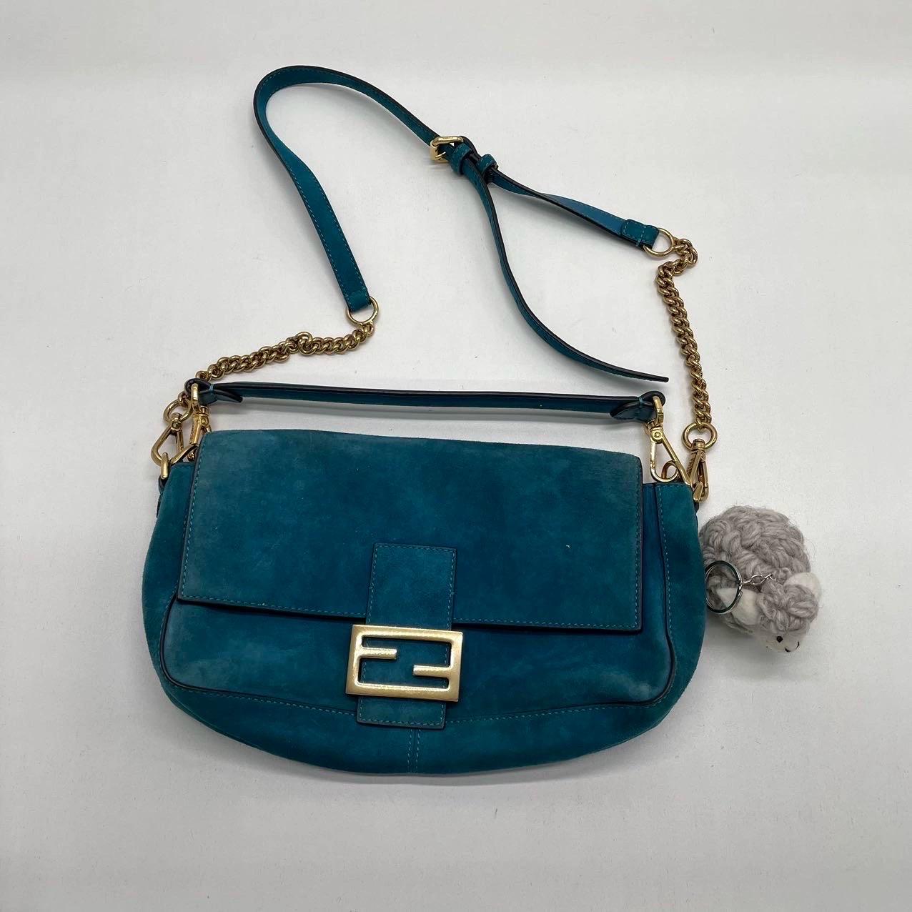 Fendi Baguette Selleria Wildleder Crossbody Tasche Medium Teal Blau im Angebot 3