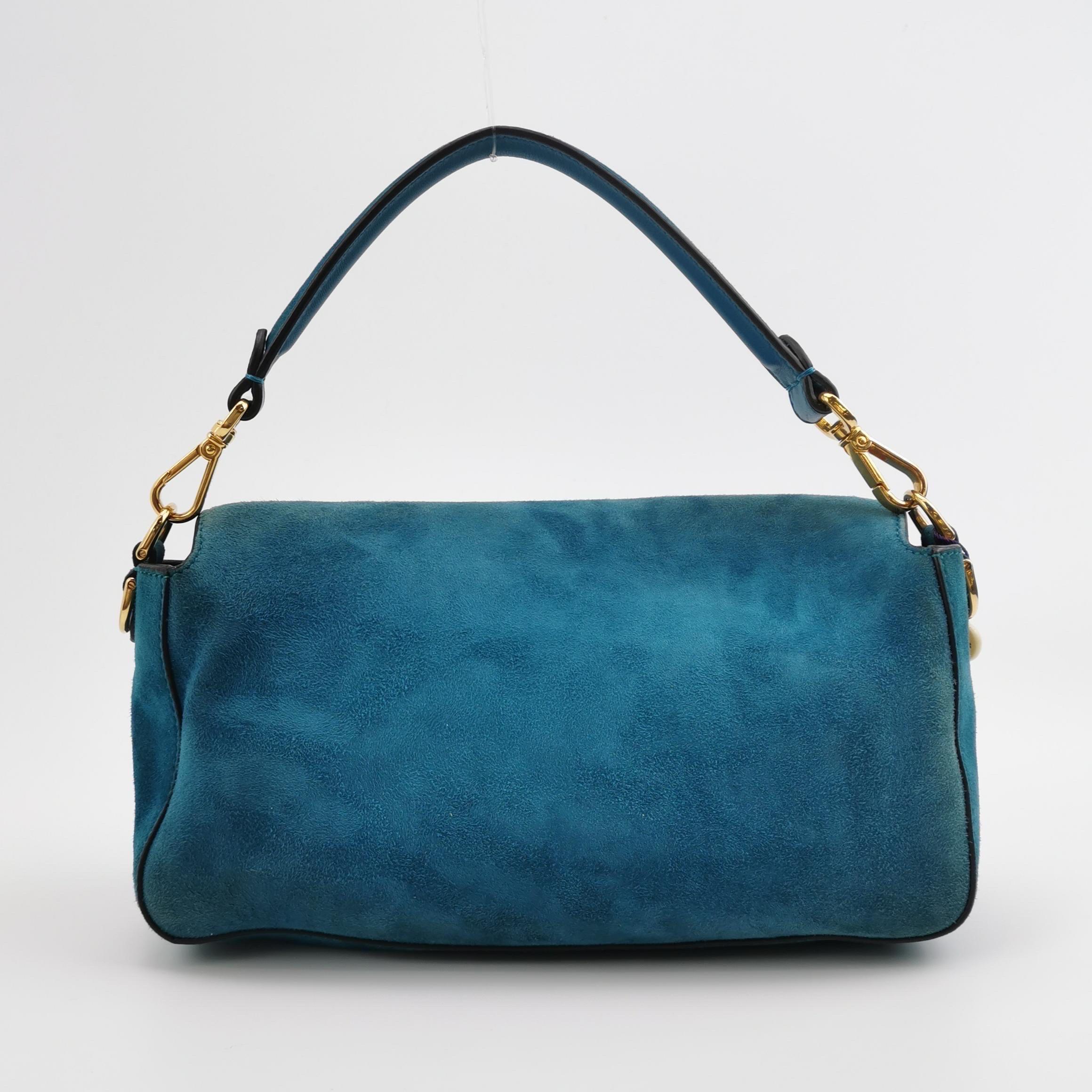 Fendi Baguette Selleria Sac à bandoulière en cuir daim Moyen Bleu sarcelle en vente 3