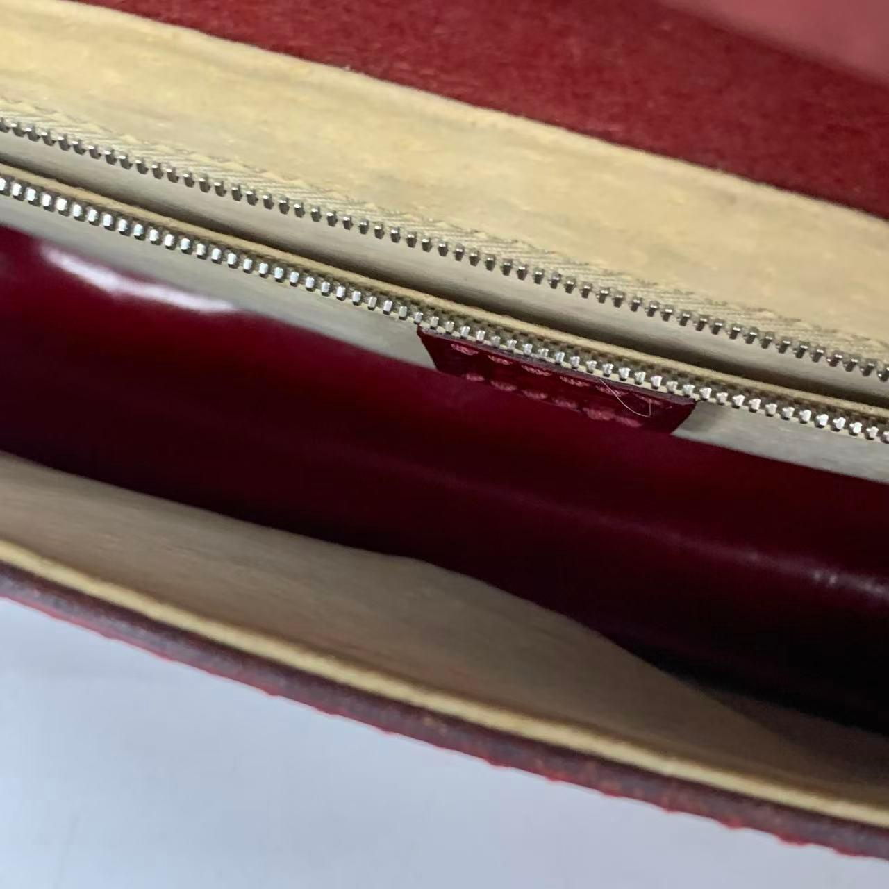 Fendi Baguette - Borsa a tracolla in pelle di vitello rossa lucida in vendita 5
