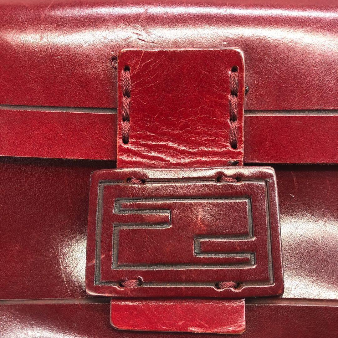 Fendi Baguette - Borsa a tracolla in pelle di vitello rossa lucida in vendita 7