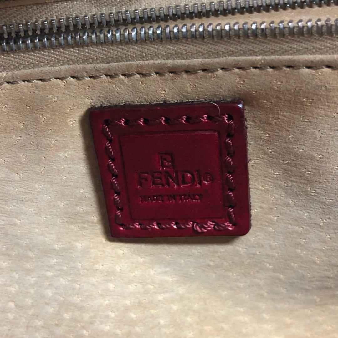 Fendi Baguette - Borsa a tracolla in pelle di vitello rossa lucida in vendita 14