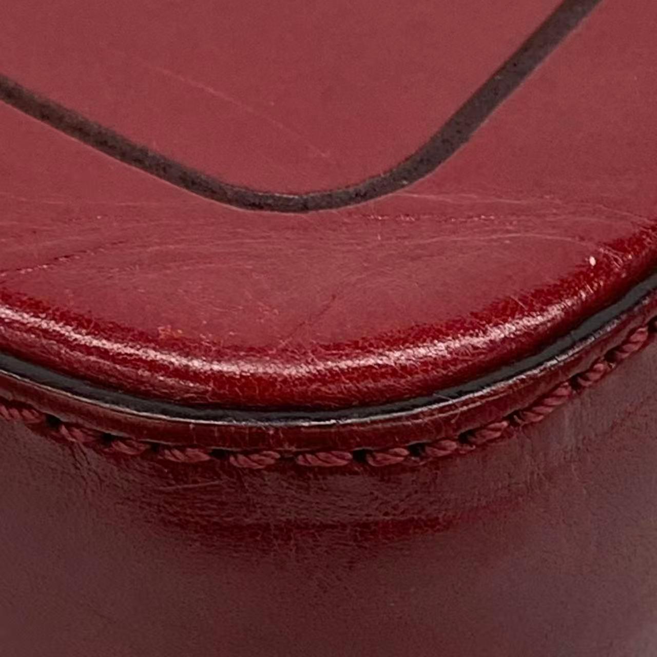 Fendi Baguette - Borsa a tracolla in pelle di vitello rossa lucida in vendita 2