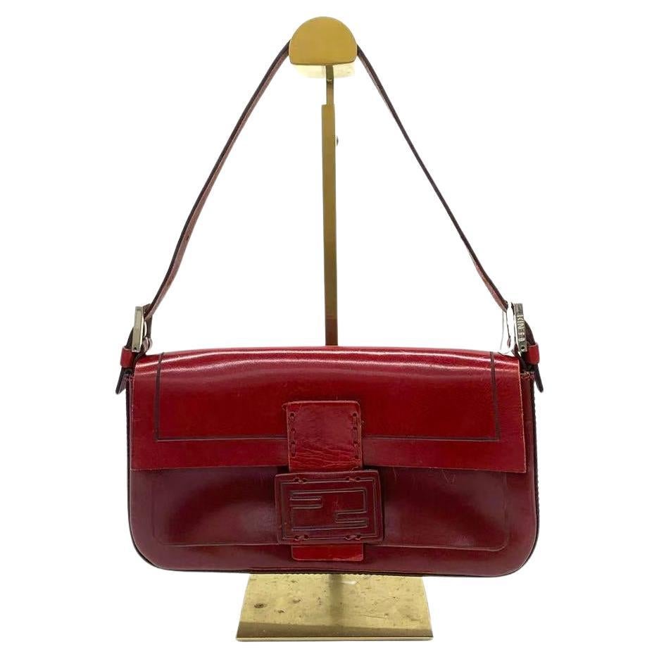Fendi Baguette - Borsa a tracolla in pelle di vitello rossa lucida in vendita