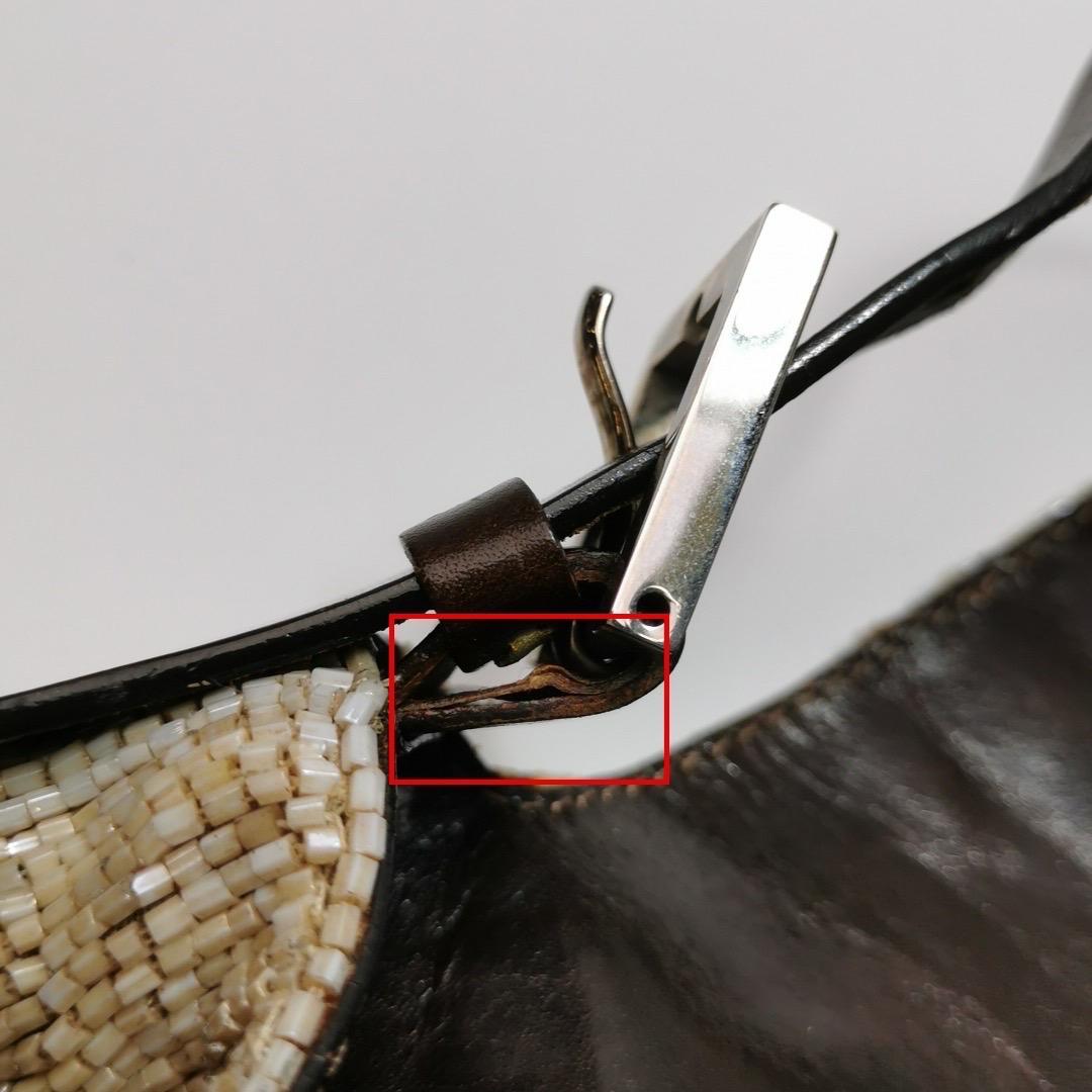 Borsa a tracolla Baguette di Fendi con perline glitterate beige in vendita 7