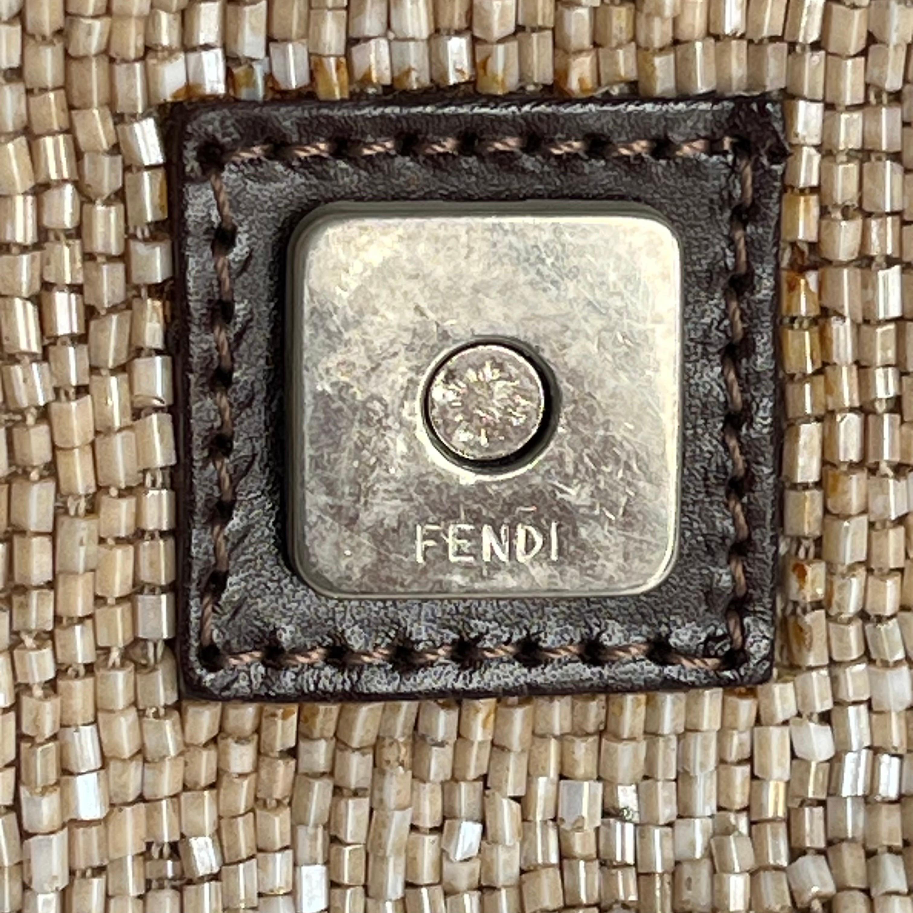 Borsa a tracolla Baguette di Fendi con perline glitterate beige in vendita 9