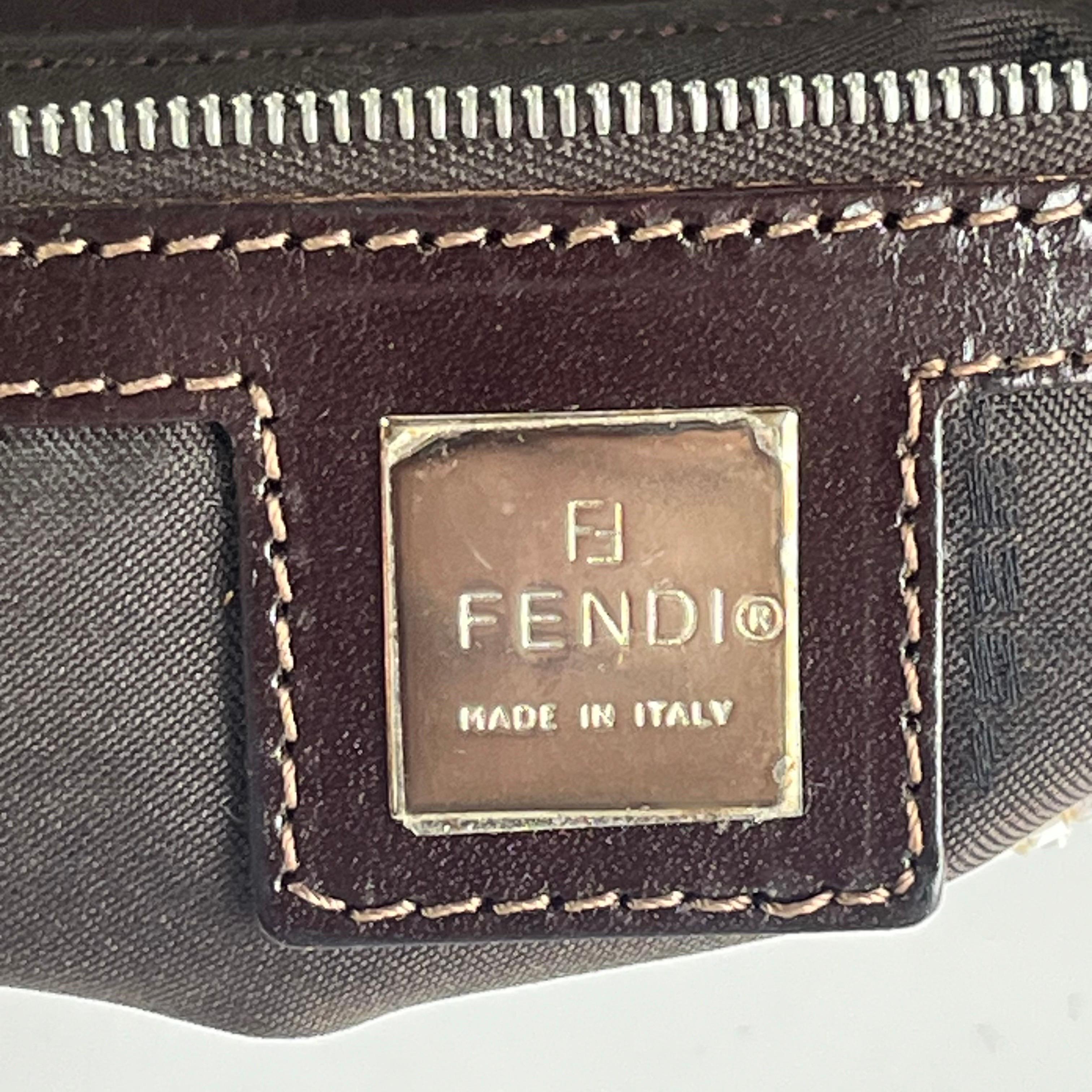 Borsa a tracolla Baguette di Fendi con perline glitterate beige in vendita 13