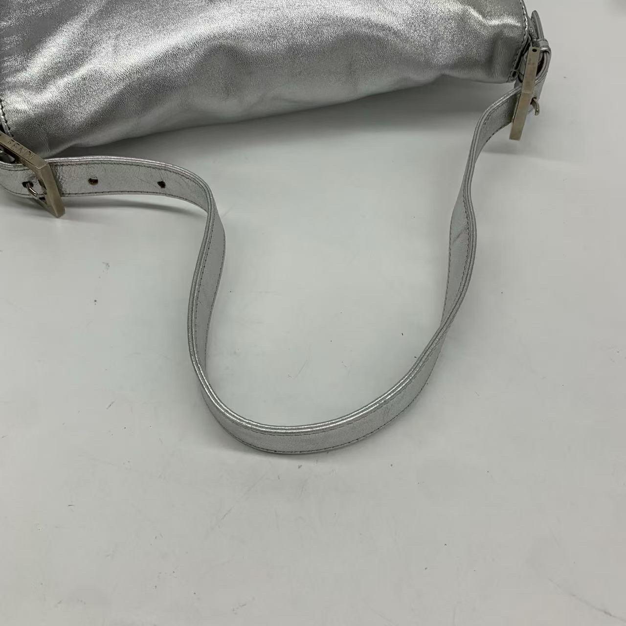 FENDI Baguette Silver Lambskin Leather Crystal Buckle Shoulder Bag For Sale 7