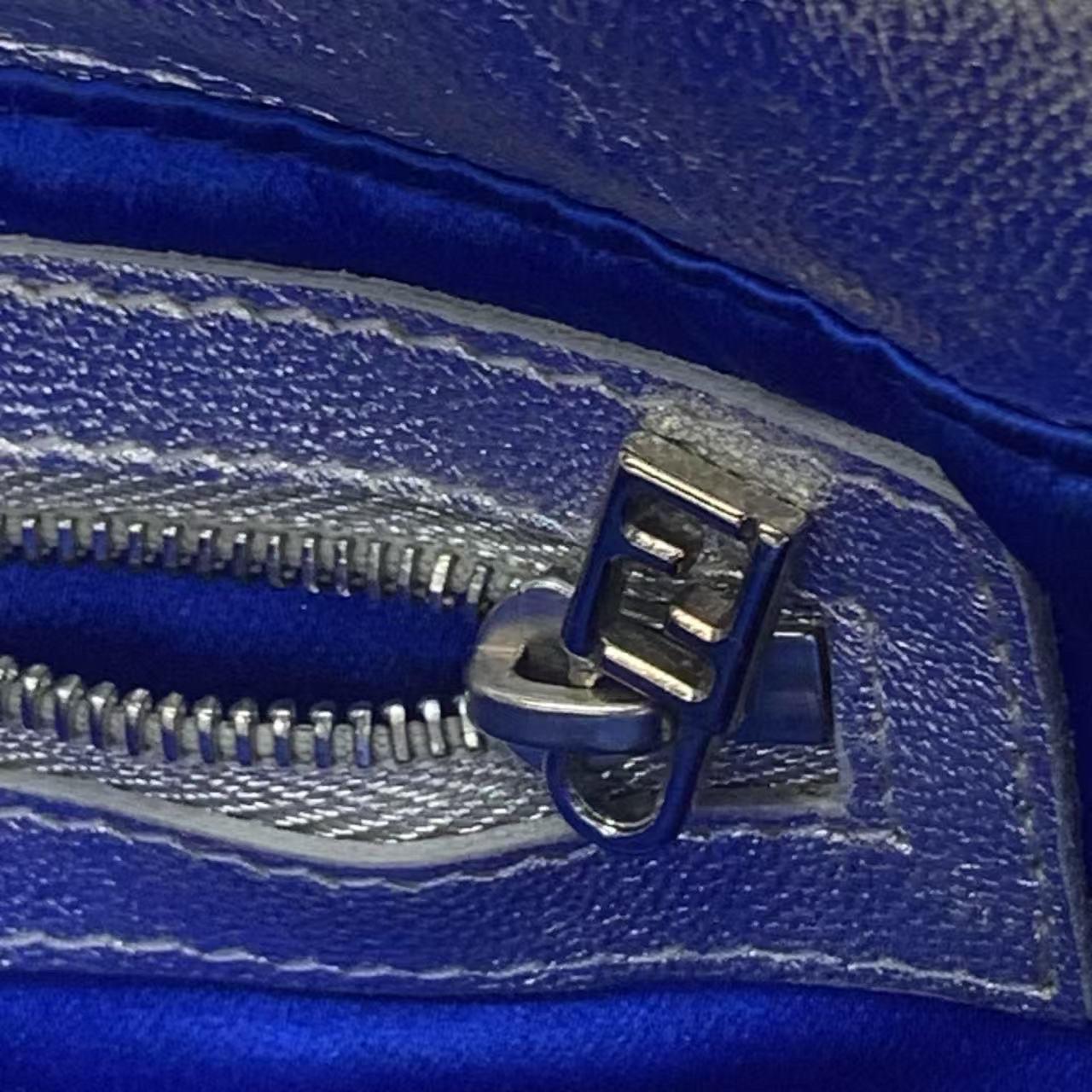 FENDI Baguette Silver Lambskin Leather Crystal Buckle Shoulder Bag For Sale 8
