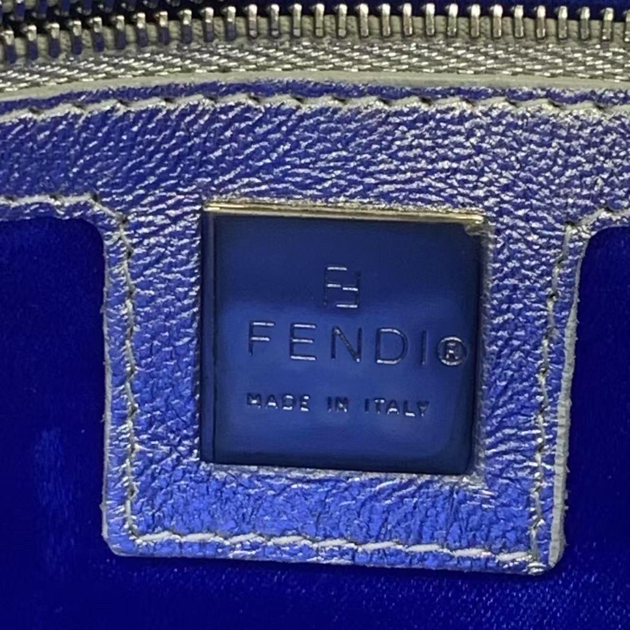 FENDI Baguette Silver Lambskin Leather Crystal Buckle Shoulder Bag For Sale 9