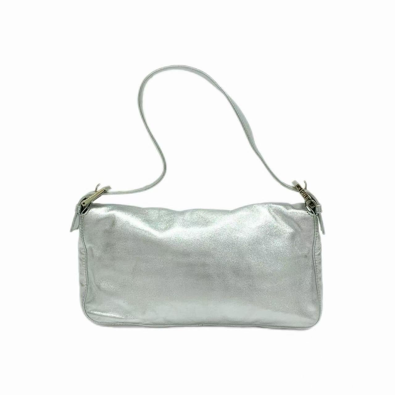 CONDITION: VERY GOOD

This preloved / preowned authentic Fendi baguette has light stains throughout the bag. Rubbing around corners, and the edges of the flap. Cracks to the strap. Scratches to hardware. 

DETAILS

FENDI
Baguette
Material: Lambskin