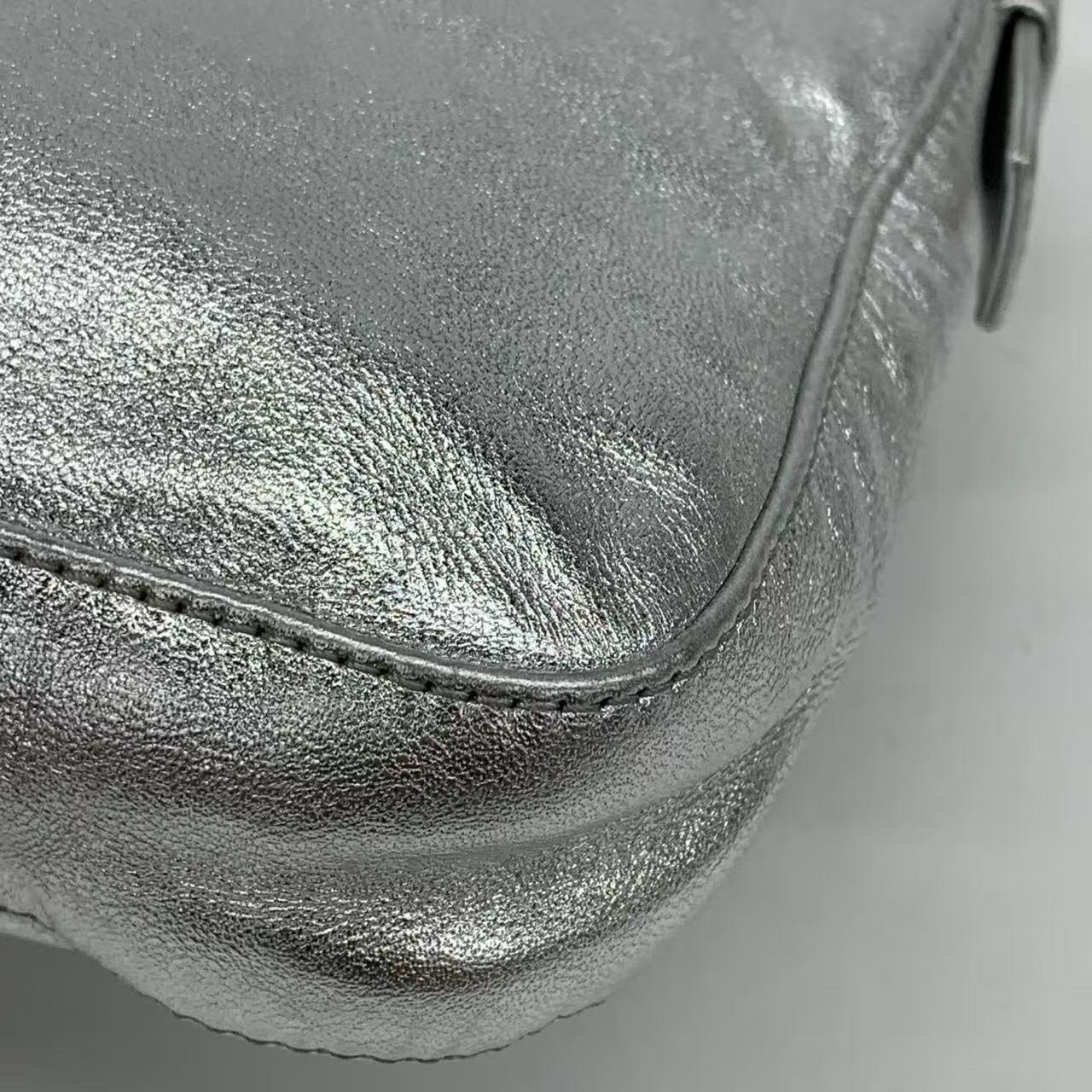 FENDI Baguette Silver Lambskin Leather Crystal Buckle Shoulder Bag For Sale 4