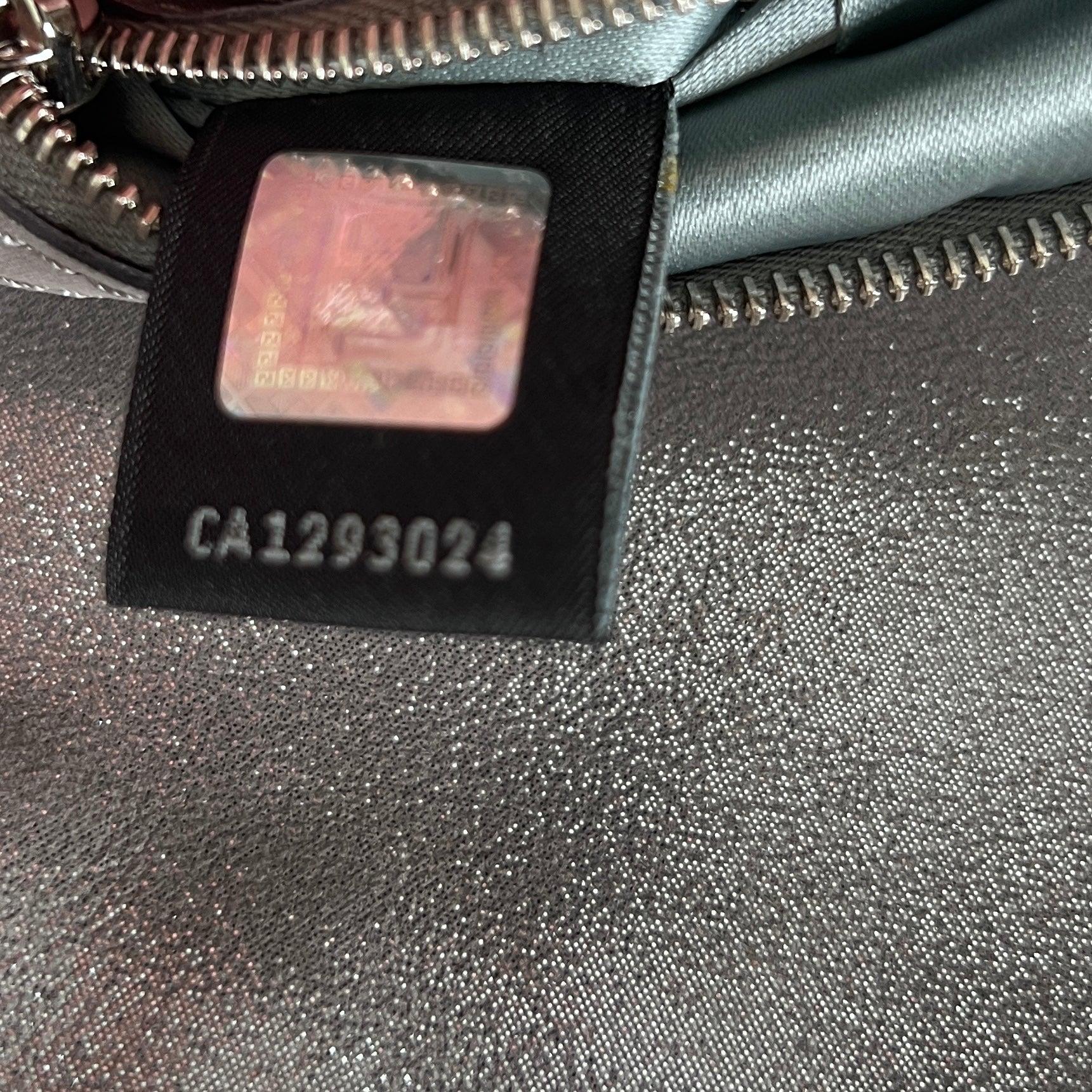 Fendi Baguette Silver Leather Shoulder Bag en vente 5