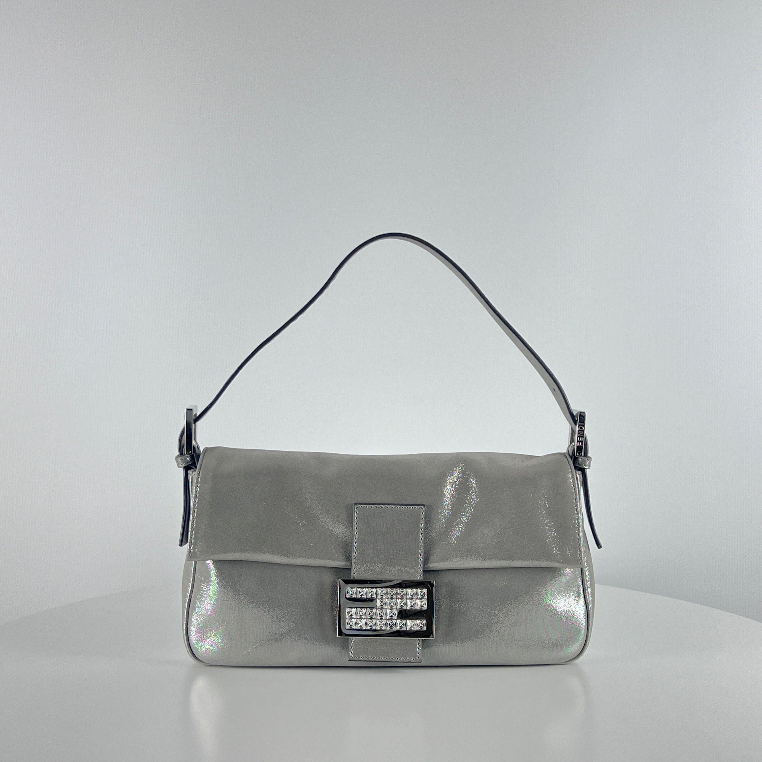 Argent Fendi Baguette Silver Leather Shoulder Bag en vente