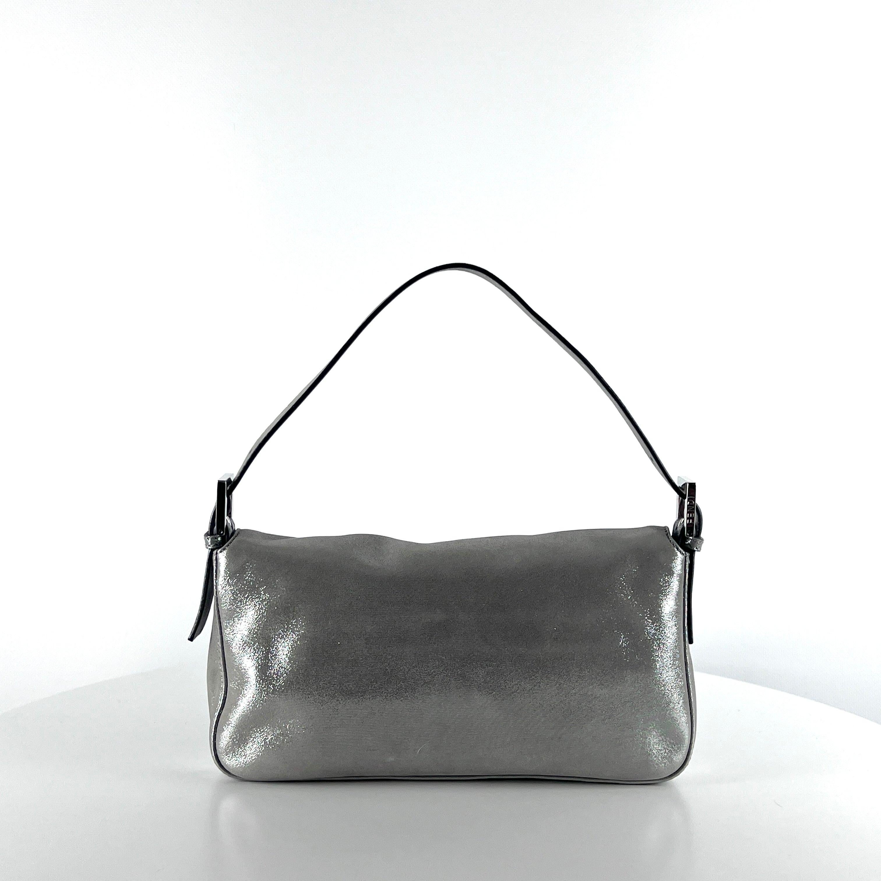 Fendi Baguette Silver Leather Shoulder Bag Excellent état - En vente à SAINT-OUEN-SUR-SEINE, FR
