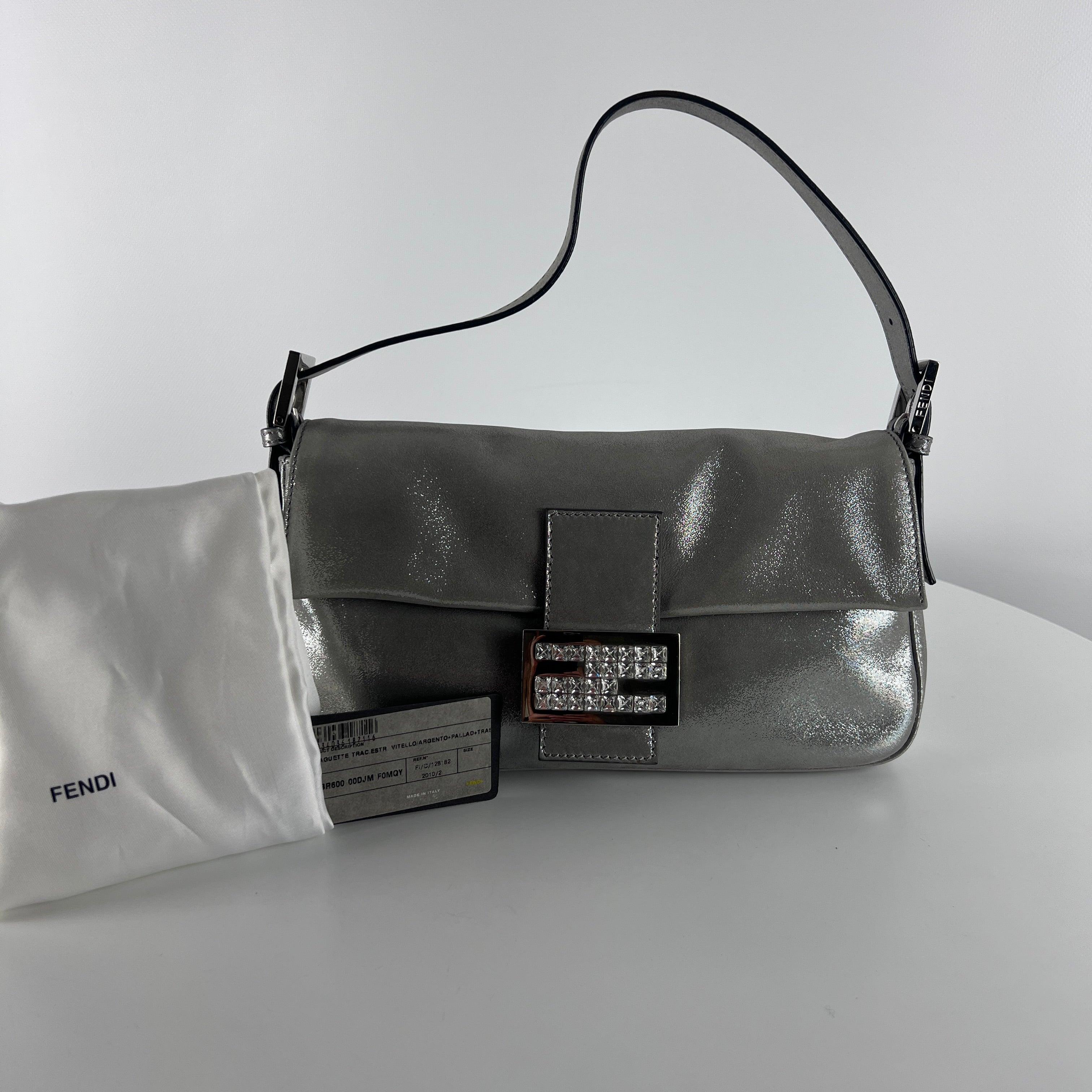 Fendi Baguette Silver Leather Shoulder Bag en vente 3