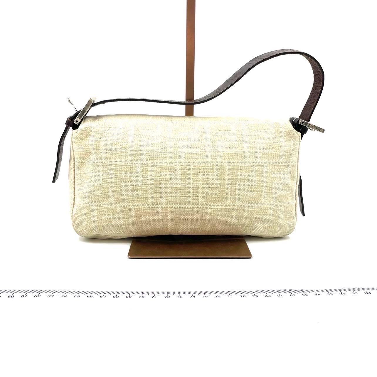 CONDITION: GOOD CONDITION

Light stains and scuffs around the exterior canvas. Scratches to the hardware. Light stains

DETAILS:

Model: Fendi Baguette

Size: Medium

Width 27.5cm x Height 14.5cm x Depth 4.8cm
Exterior Material: Canvas

Exterior