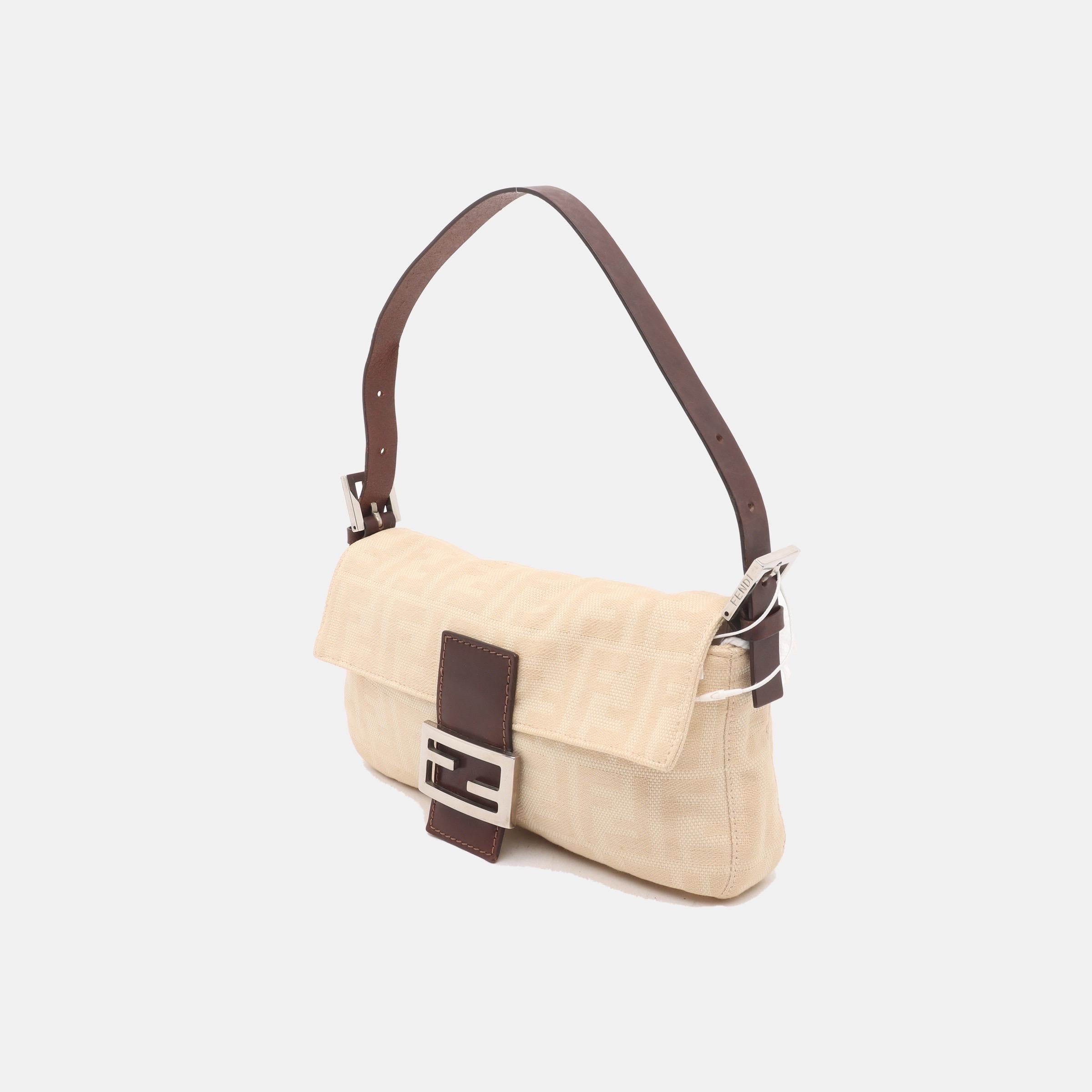 Fendi Baguette Vintage Beige Canvas Zucca Print Shoulder Bag In Good Condition For Sale In AUBERVILLIERS, FR