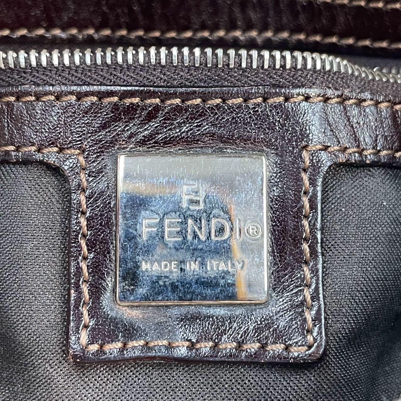 Fendi Baguette Vintage Beige Canvas Zucca Print Shoulder Bag For Sale 2