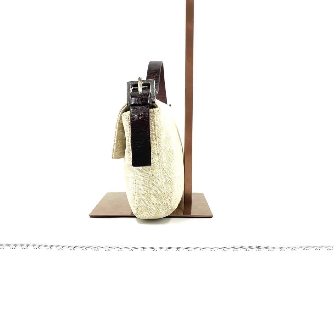 Fendi Baguette Vintage Beige Canvas Zucca Print Shoulder Bag For Sale 5