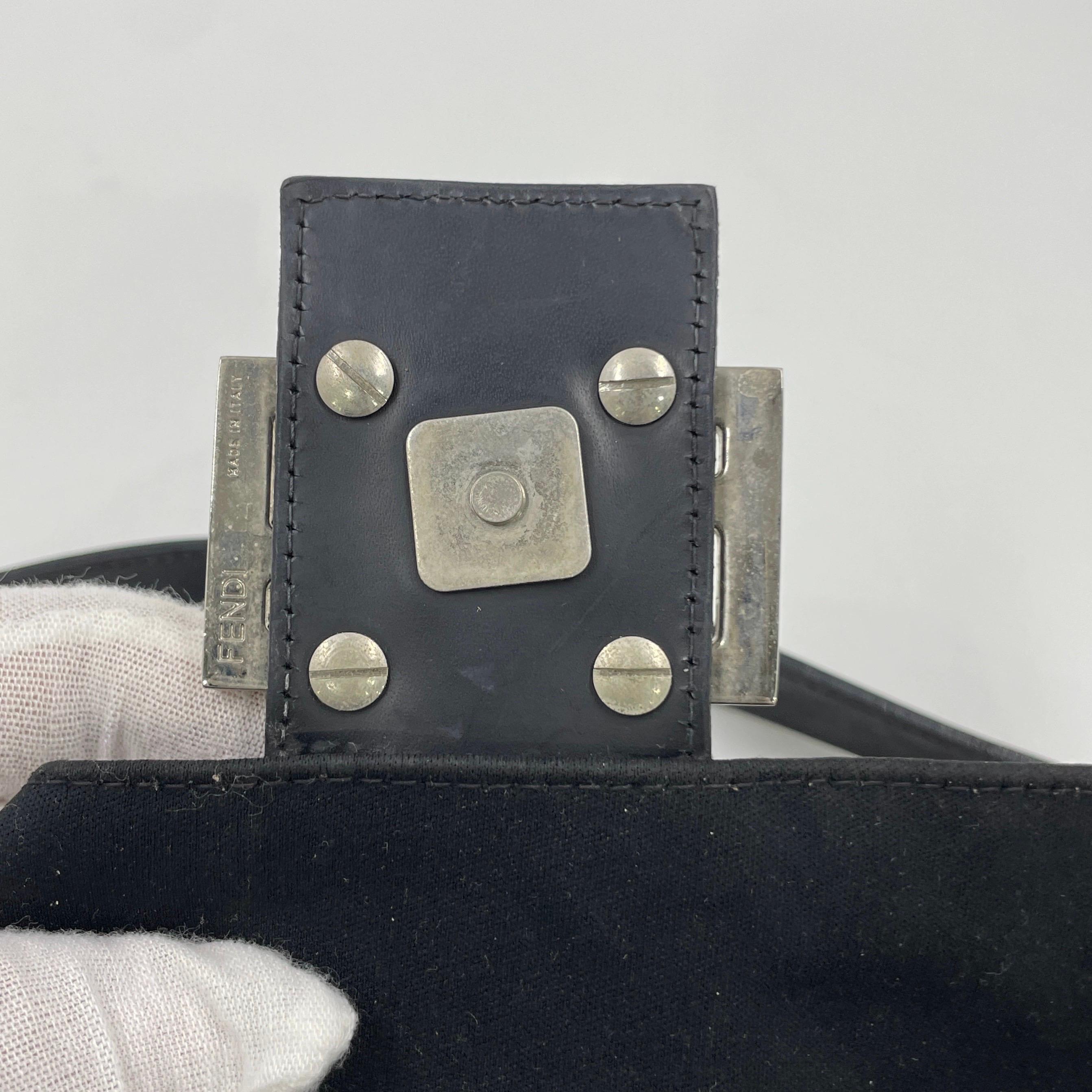 FENDI Baguette Vintage Schwarzes Tuch Silber Hardware mit Silberbeschlägen im Angebot 8