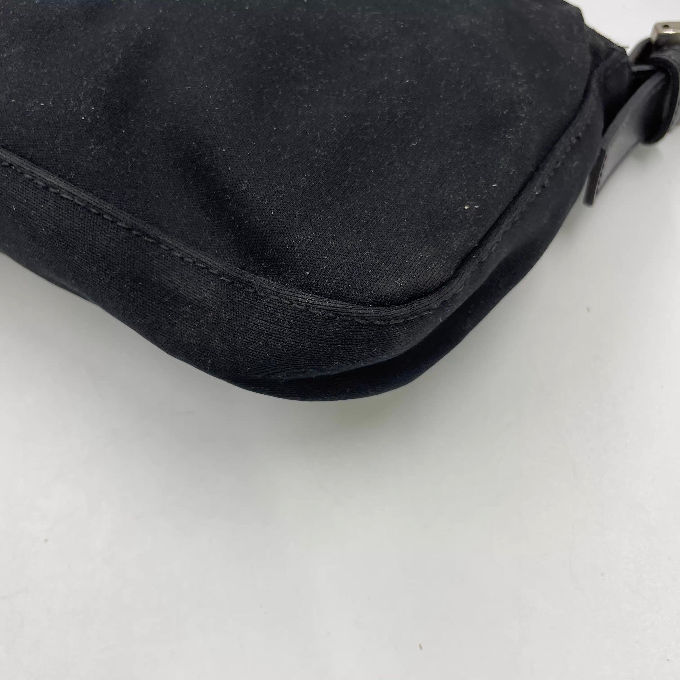 FENDI Baguette Vintage Schwarzes Tuch Silber Hardware mit Silberbeschlägen im Angebot 11