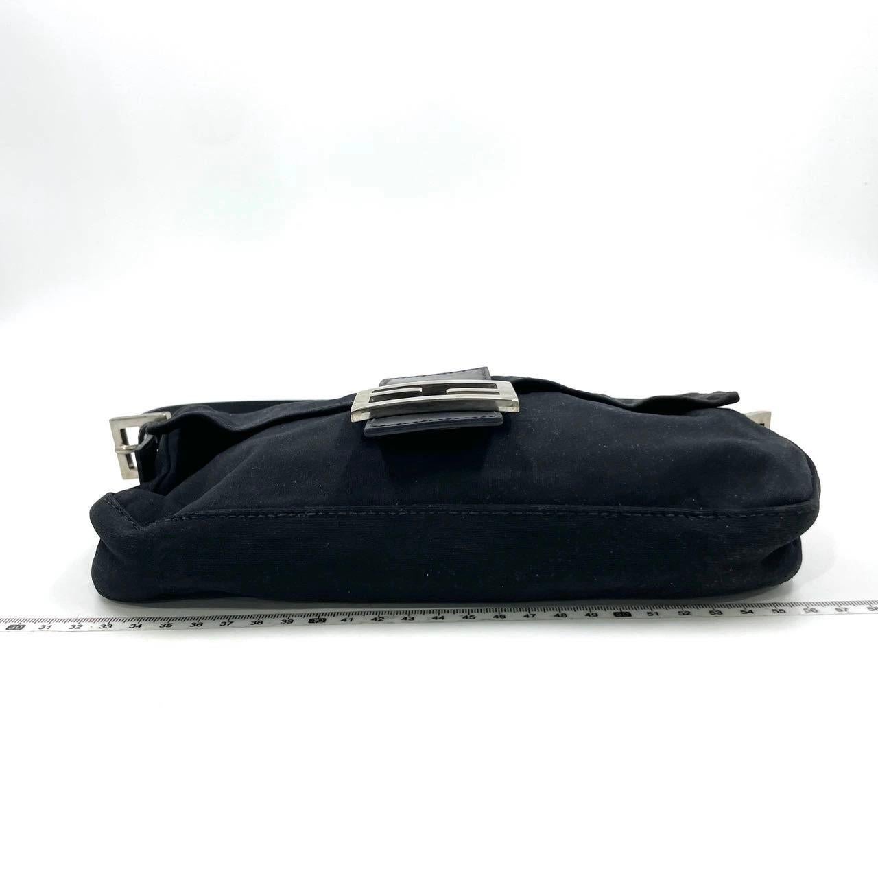 FENDI Baguette Vintage Schwarzes Tuch Silber Hardware mit Silberbeschlägen Damen im Angebot