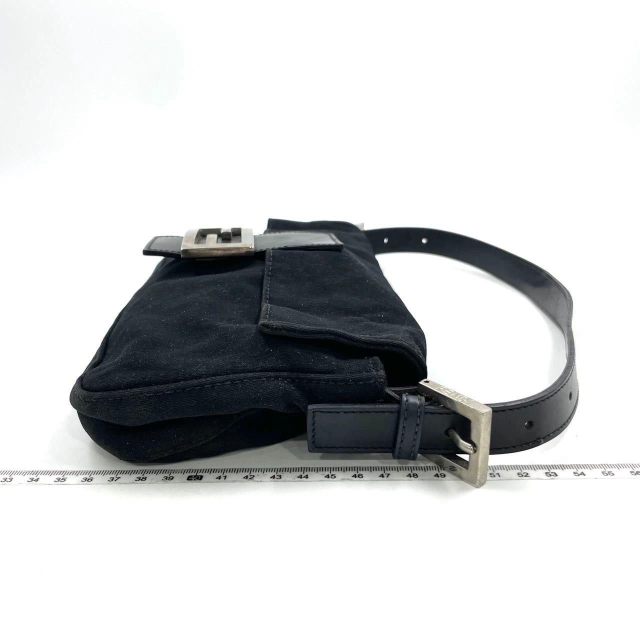 FENDI Baguette Vintage Schwarzes Tuch Silber Hardware mit Silberbeschlägen im Angebot 1