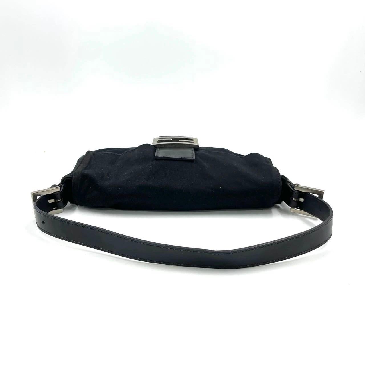 FENDI Baguette Vintage Schwarzes Tuch Silber Hardware mit Silberbeschlägen im Angebot 2