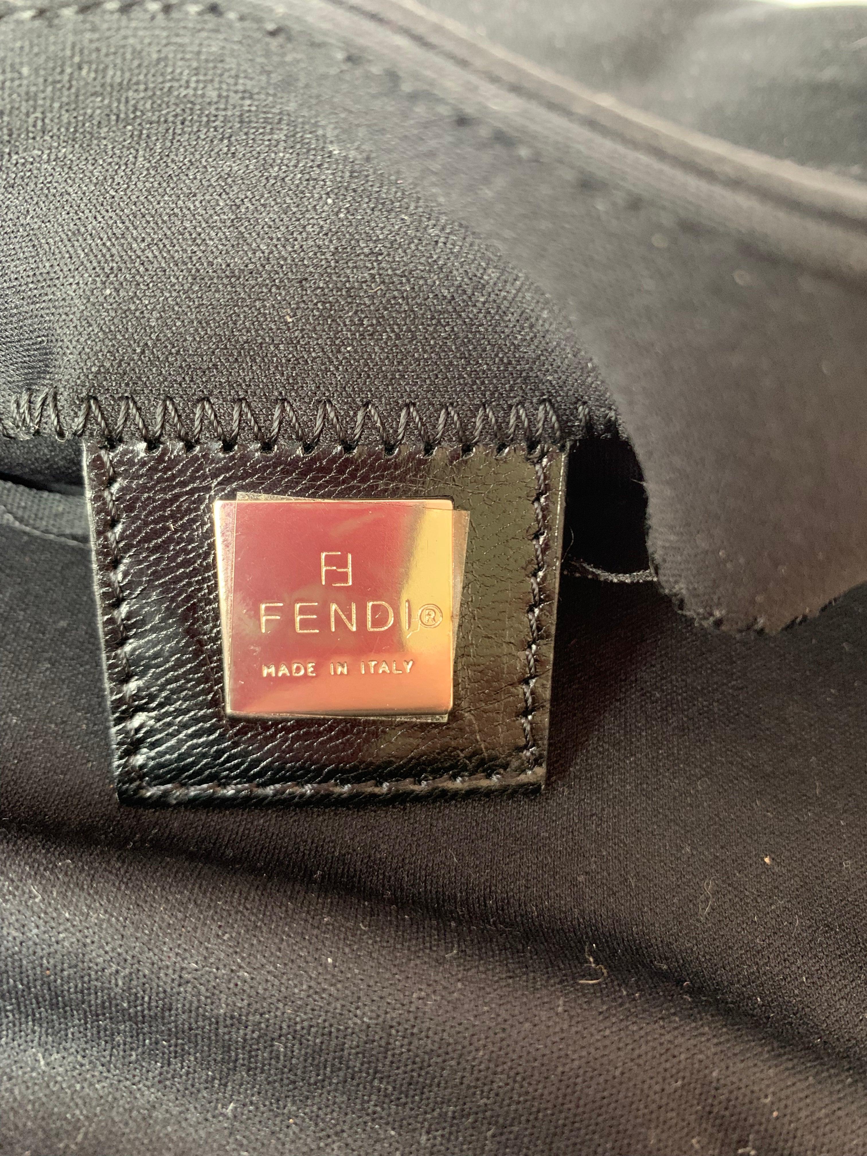 FENDI Baguette Vintage Tela Negra Herrajes Plateados 4