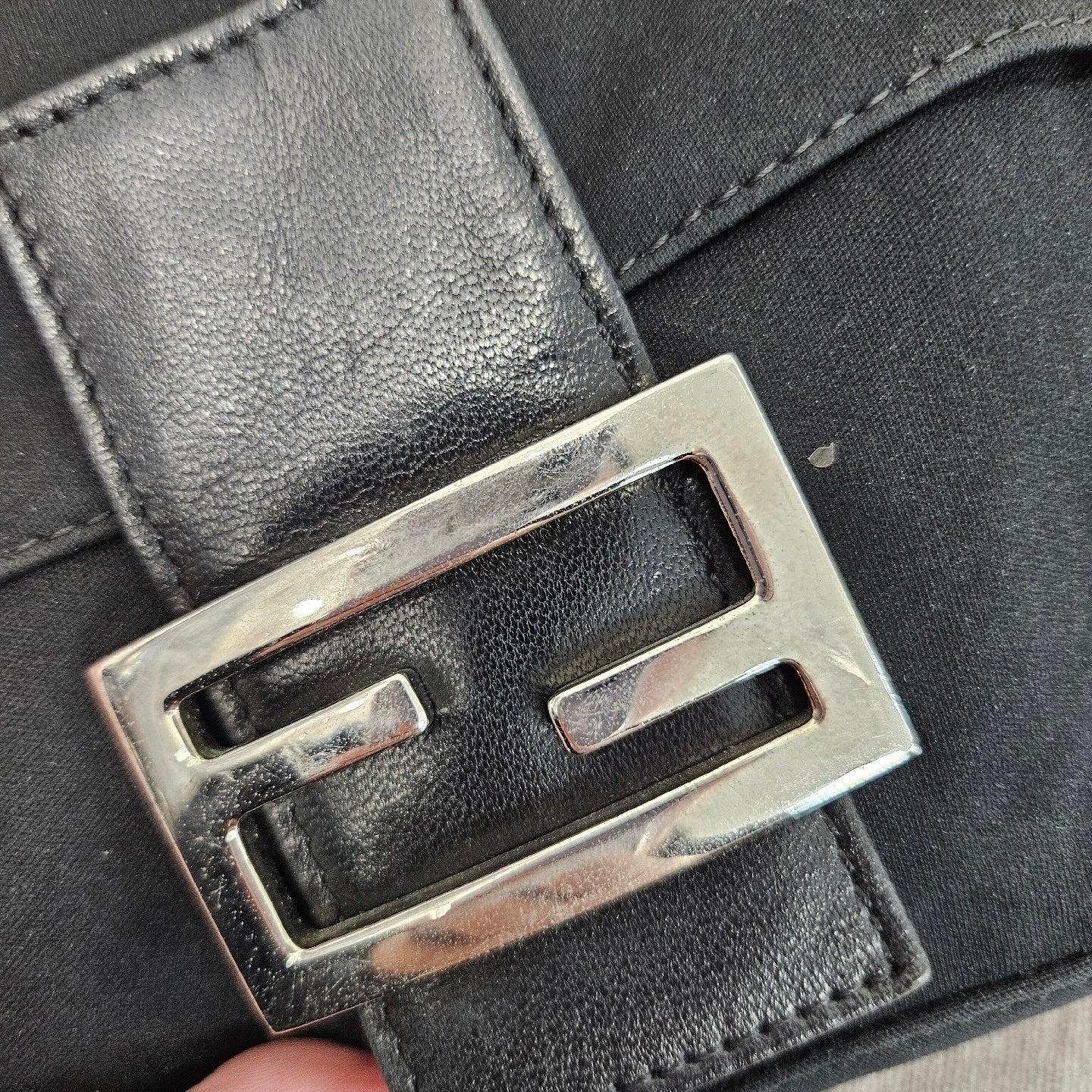 FENDI Baguette Vintage Black Cloth Silver Hardware Shoulder Bag In Good Condition In AUBERVILLIERS, FR