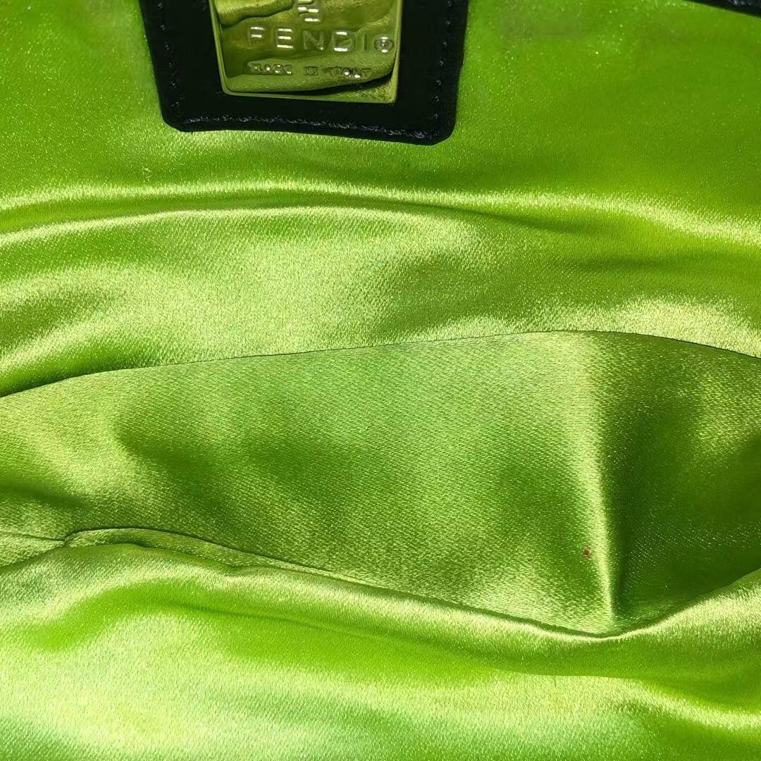 Bolso bandolera Fendi Baguette Vintage negro con cuentas de purpurina y tela de punto en venta 2