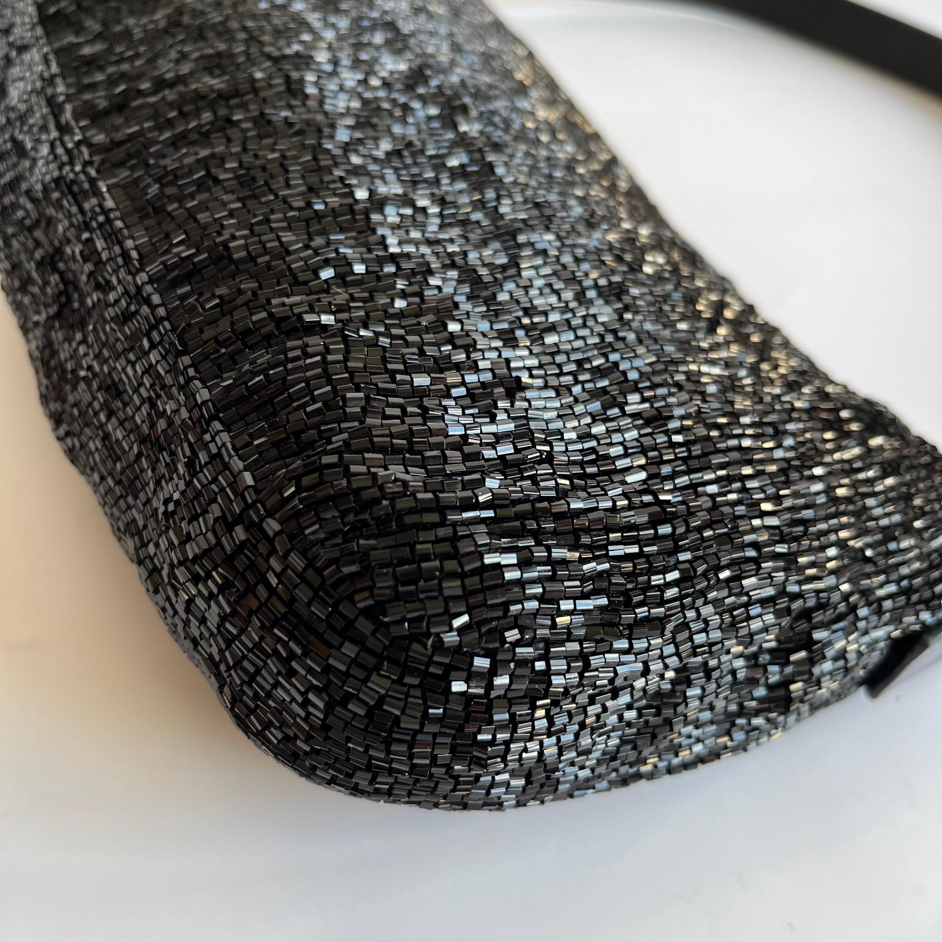 Fendi Baguette Vintage Schwarz Glitter Beads Umhängetasche Blau Seide Interieur im Angebot 6