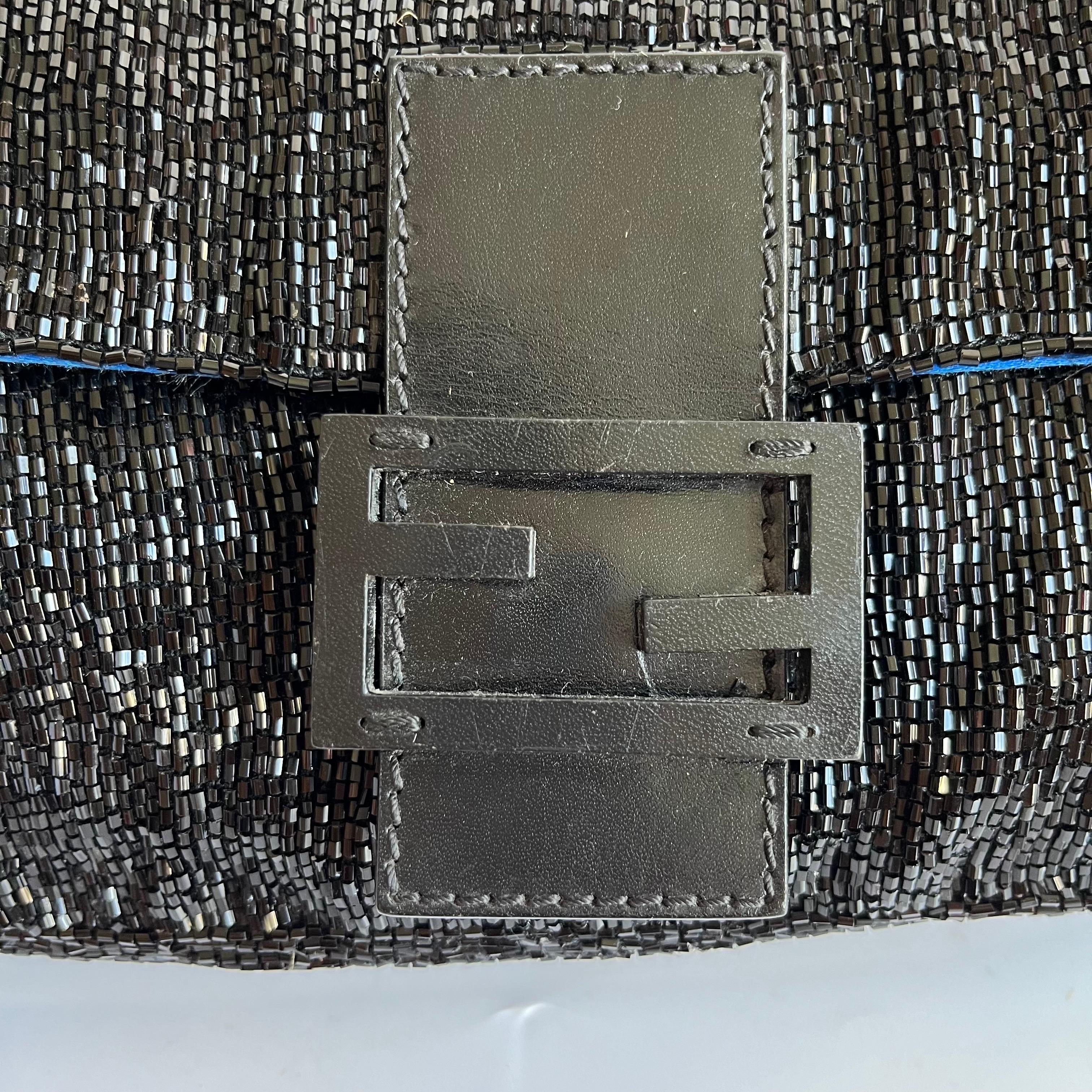 Fendi Baguette Vintage Schwarz Glitter Beads Umhängetasche Blau Seide Interieur im Angebot 9
