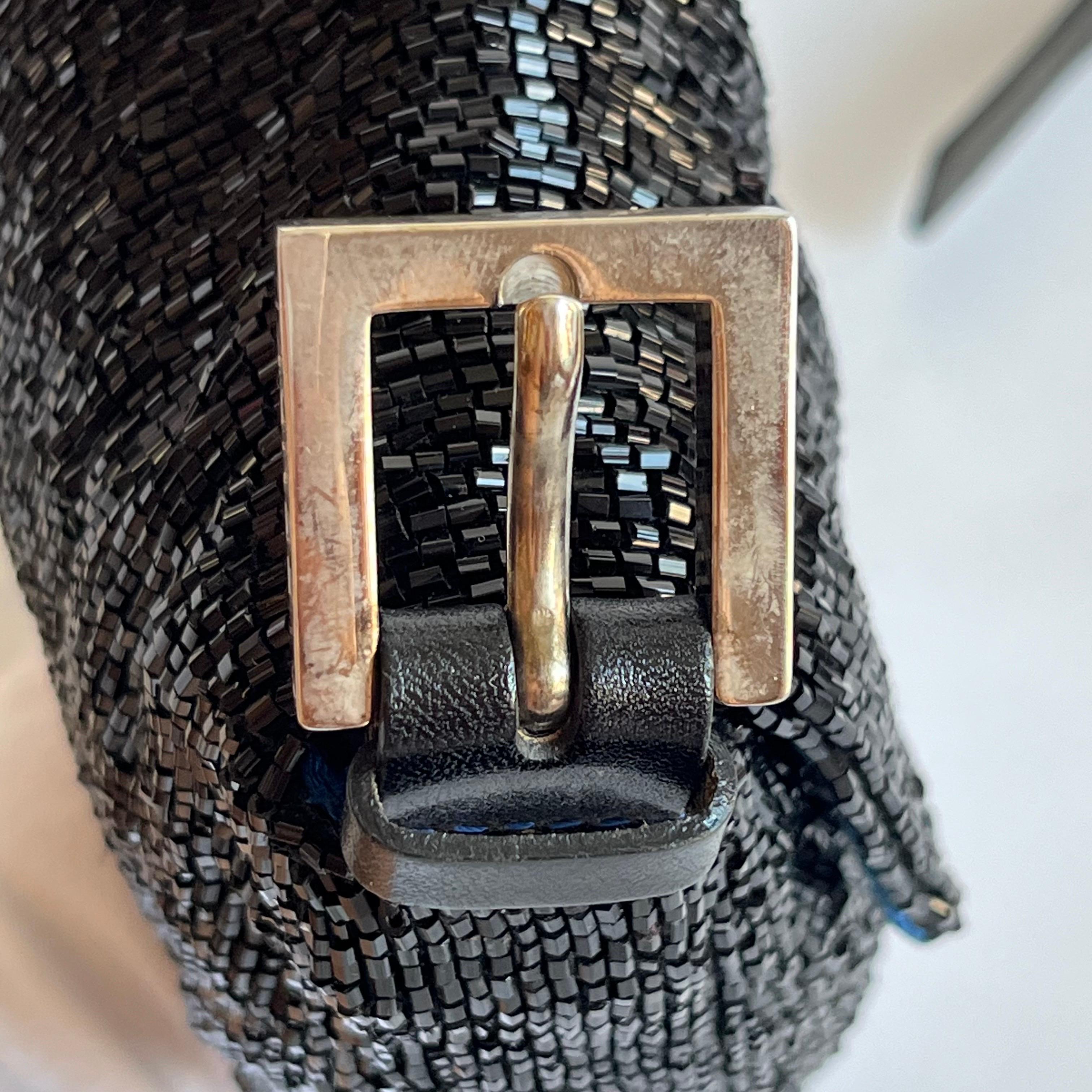 Fendi Baguette Vintage Schwarz Glitter Beads Umhängetasche Blau Seide Interieur im Angebot 13