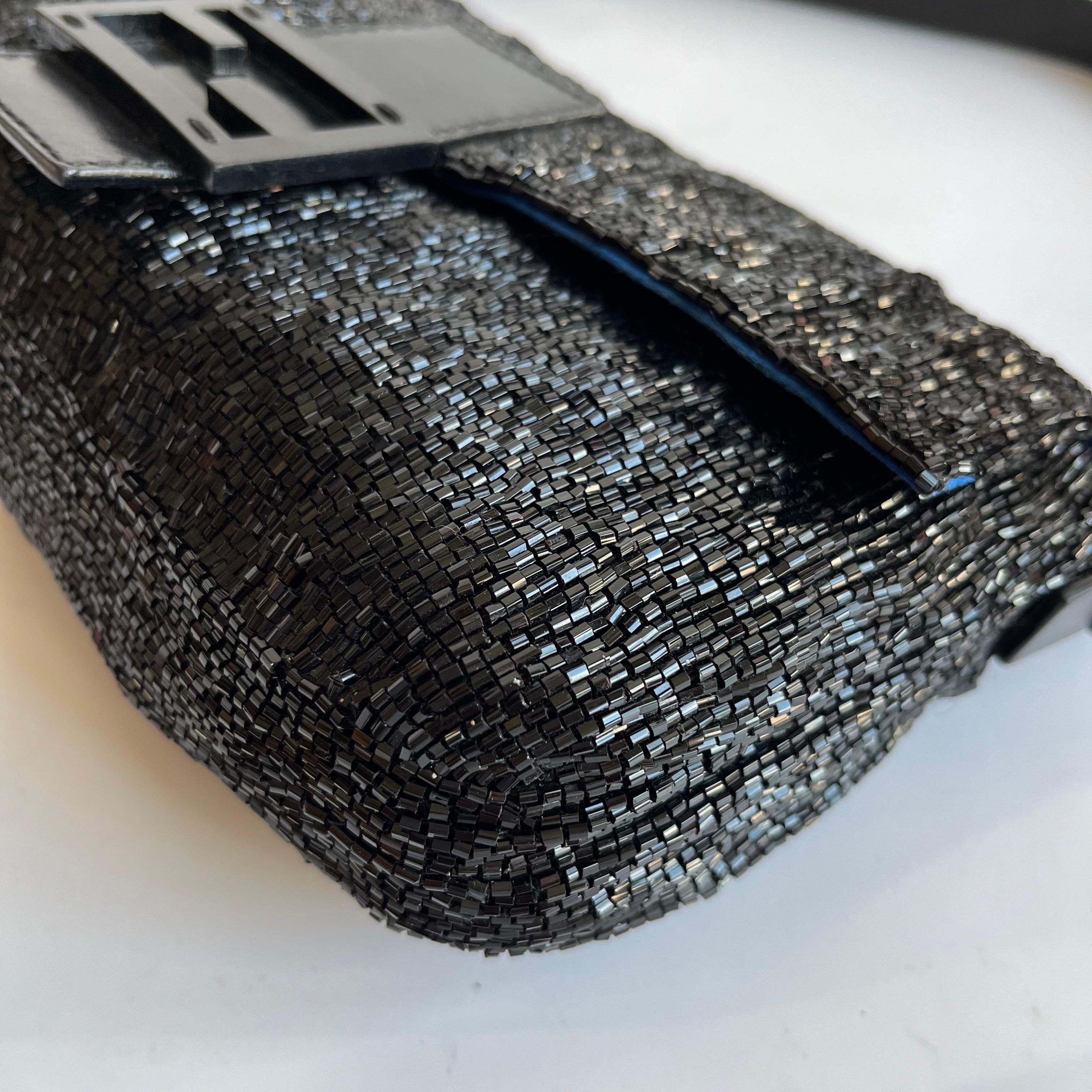 Fendi Baguette Vintage Schwarz Glitter Beads Umhängetasche Blau Seide Interieur im Angebot 1