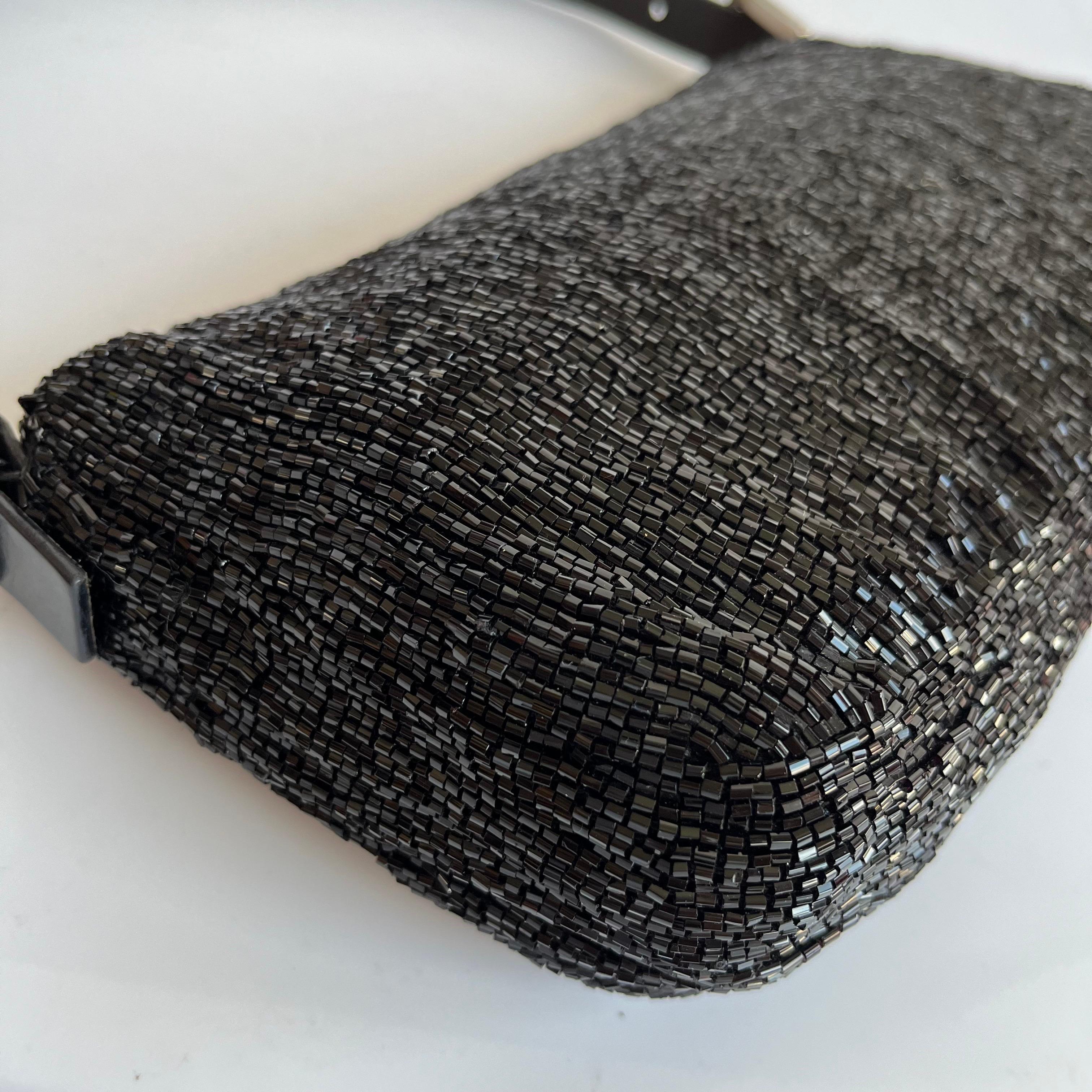 Fendi Baguette Vintage Schwarz Glitter Beads Umhängetasche Blau Seide Interieur im Angebot 5