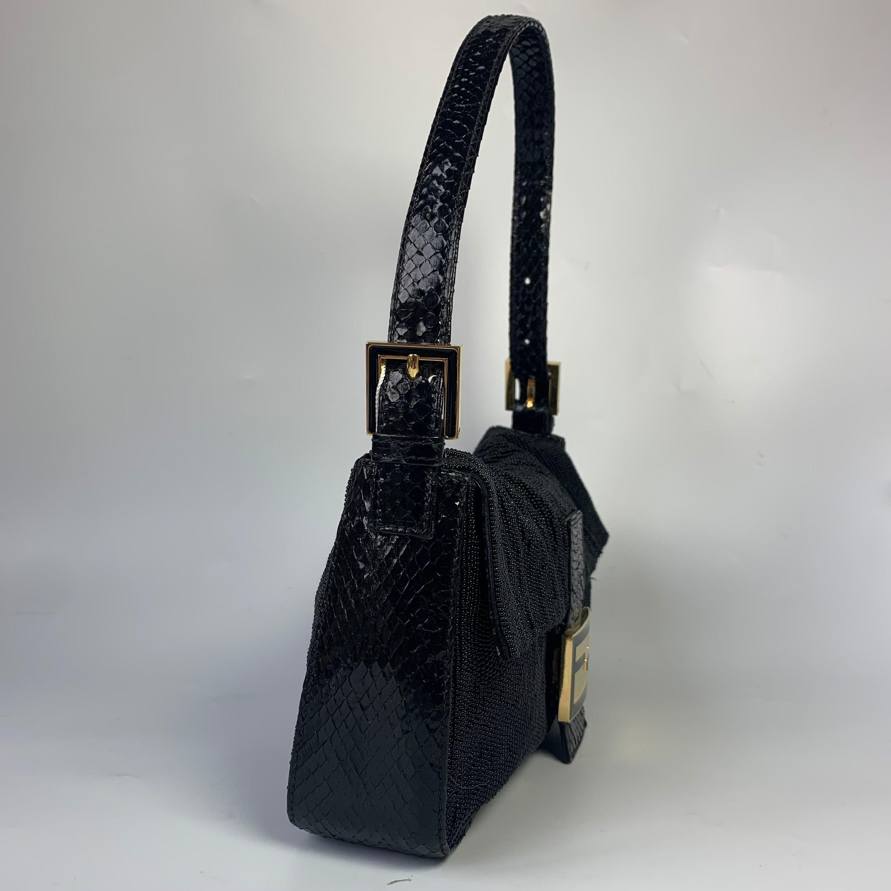 Fendi Baguette Vintage Black Round Beads with Snake Skin Strap In Excellent Condition In AUBERVILLIERS, FR