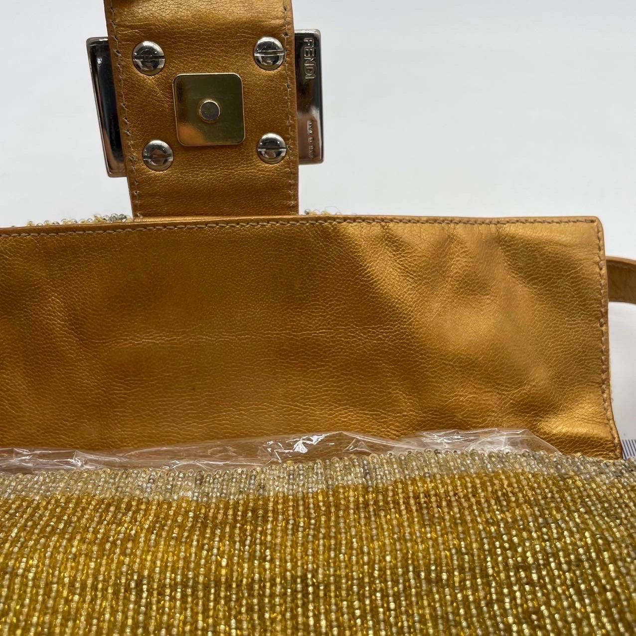 Fendi Baguette Vintage Gold Perlen und Gold schillernden Leder im Angebot 10