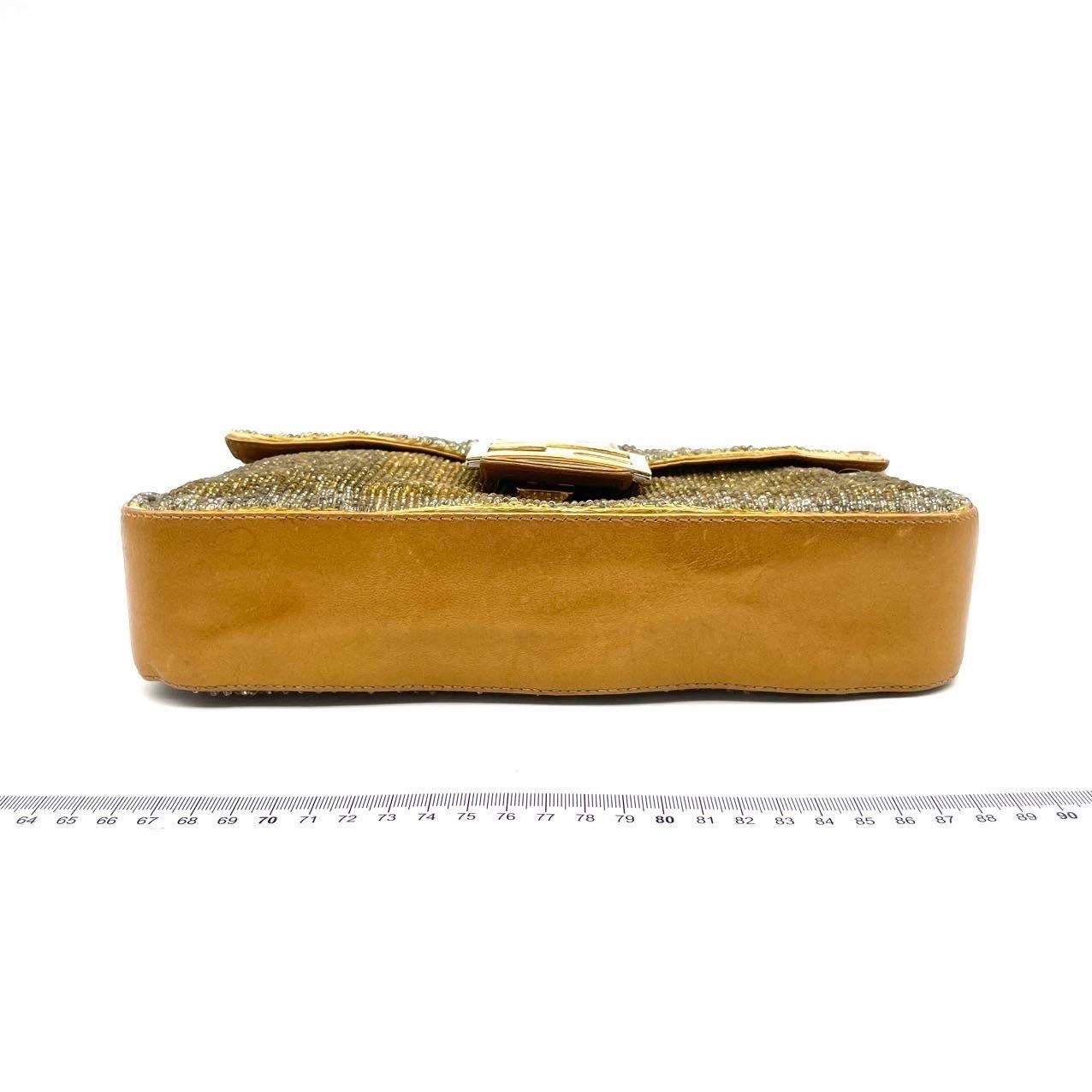 Fendi Baguette Vintage Gold Perlen und Gold schillernden Leder (Braun) im Angebot